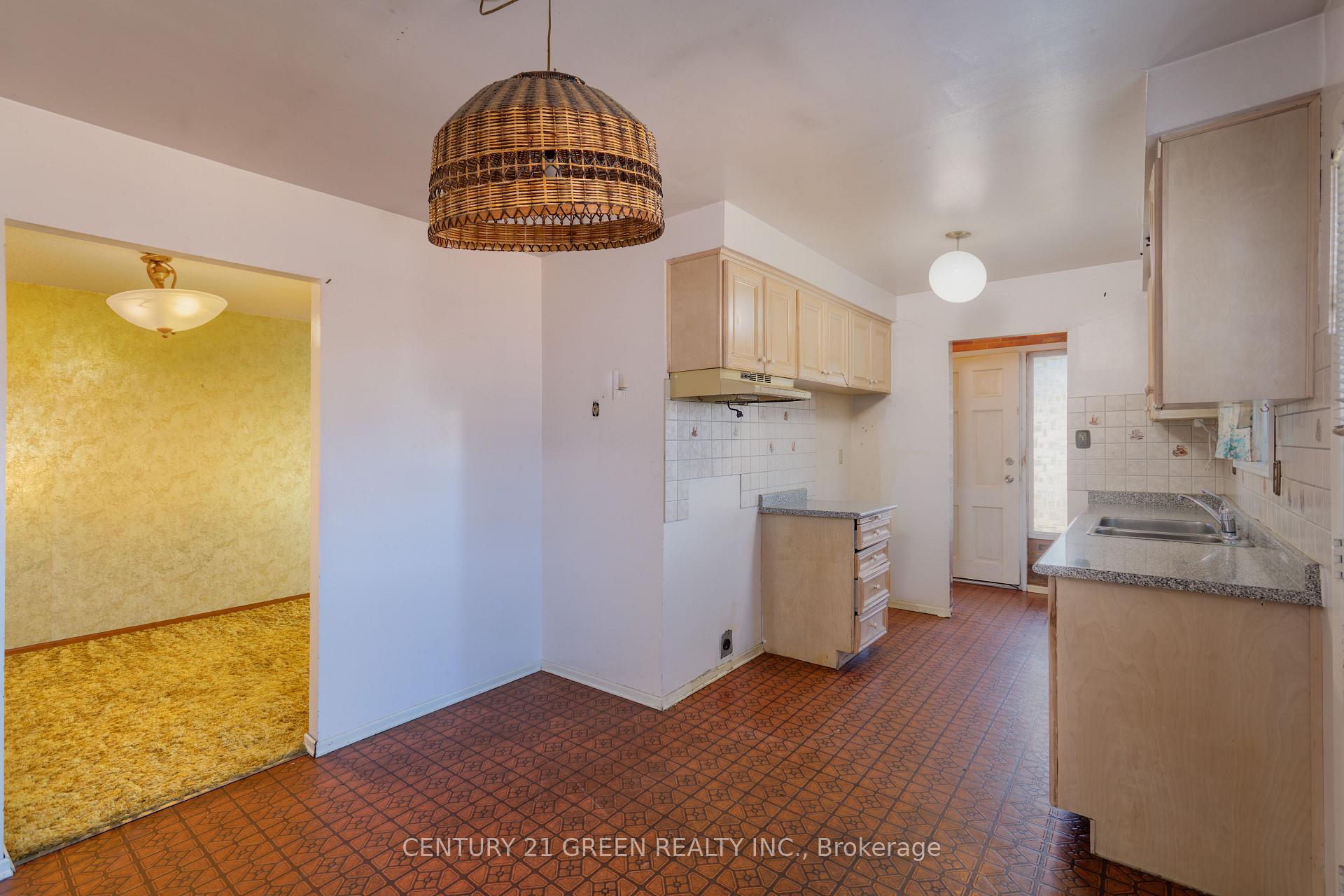 Photo 17 of 729 West 5th Street, Hamilton, Fessenden — HOMEH