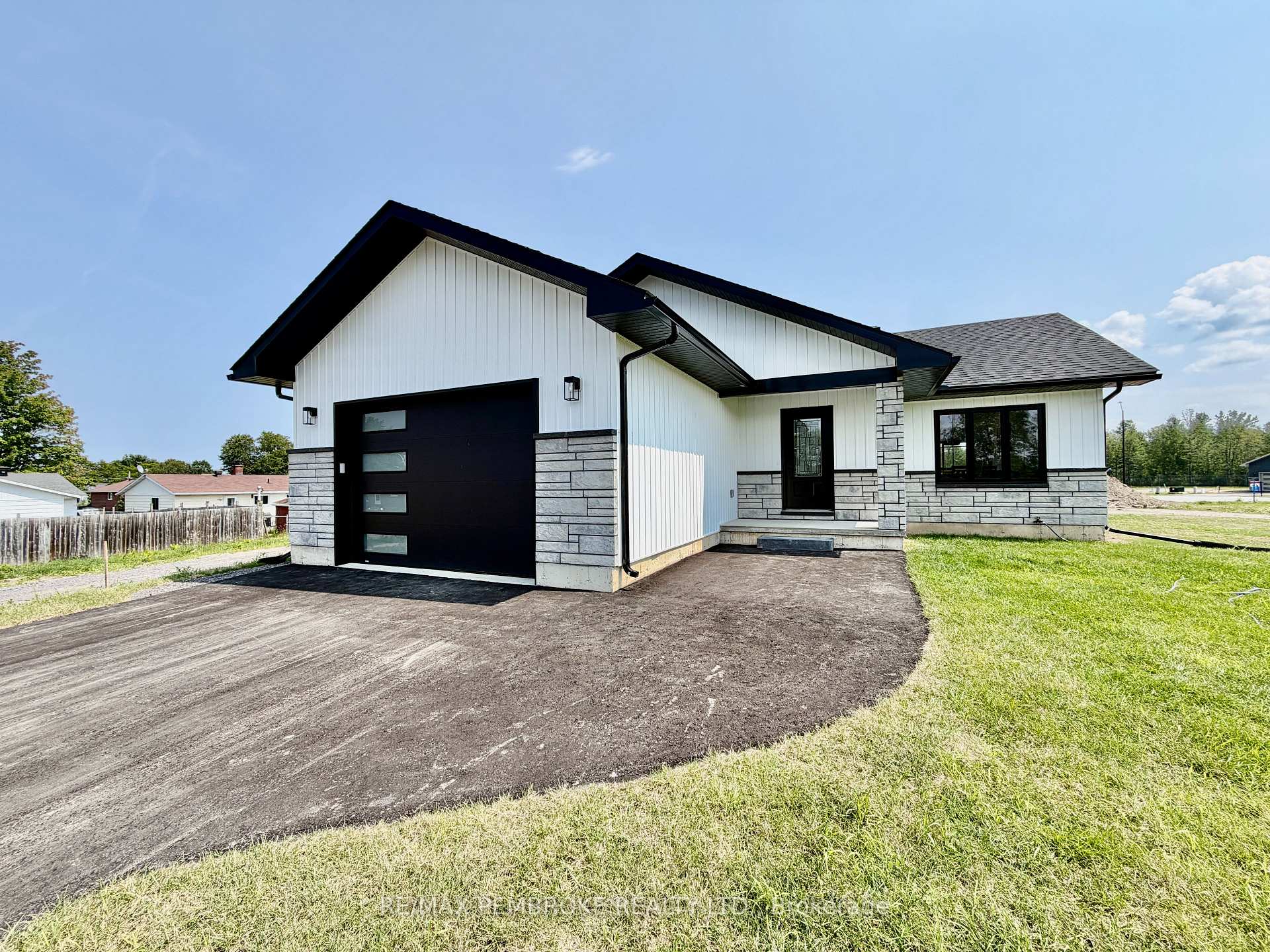 Photo 1 of 62 Eddy Crescent, Pembroke, Pembroke — HOMEH