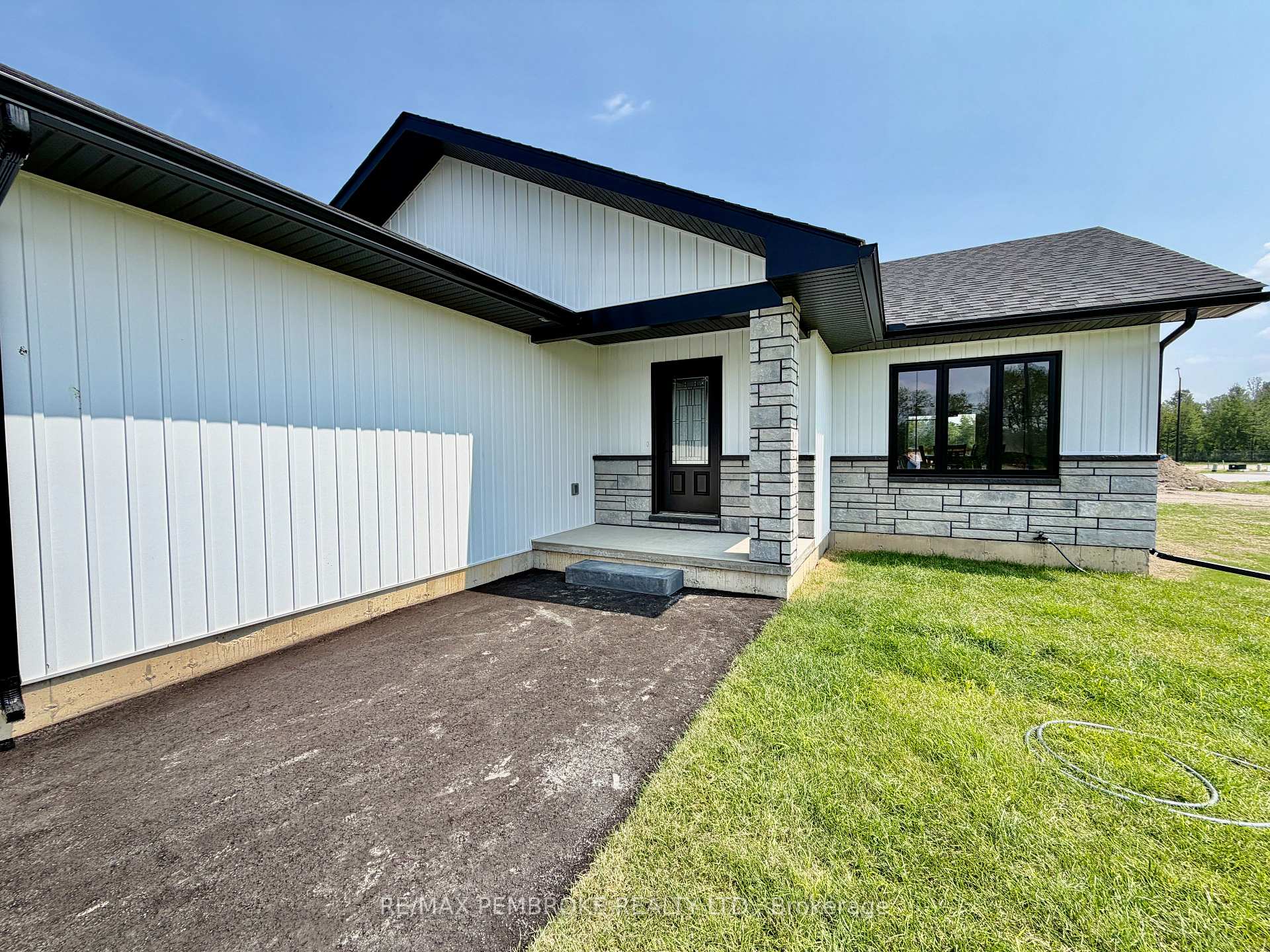 Photo 2 of 62 Eddy Crescent, Pembroke, Pembroke — HOMEH