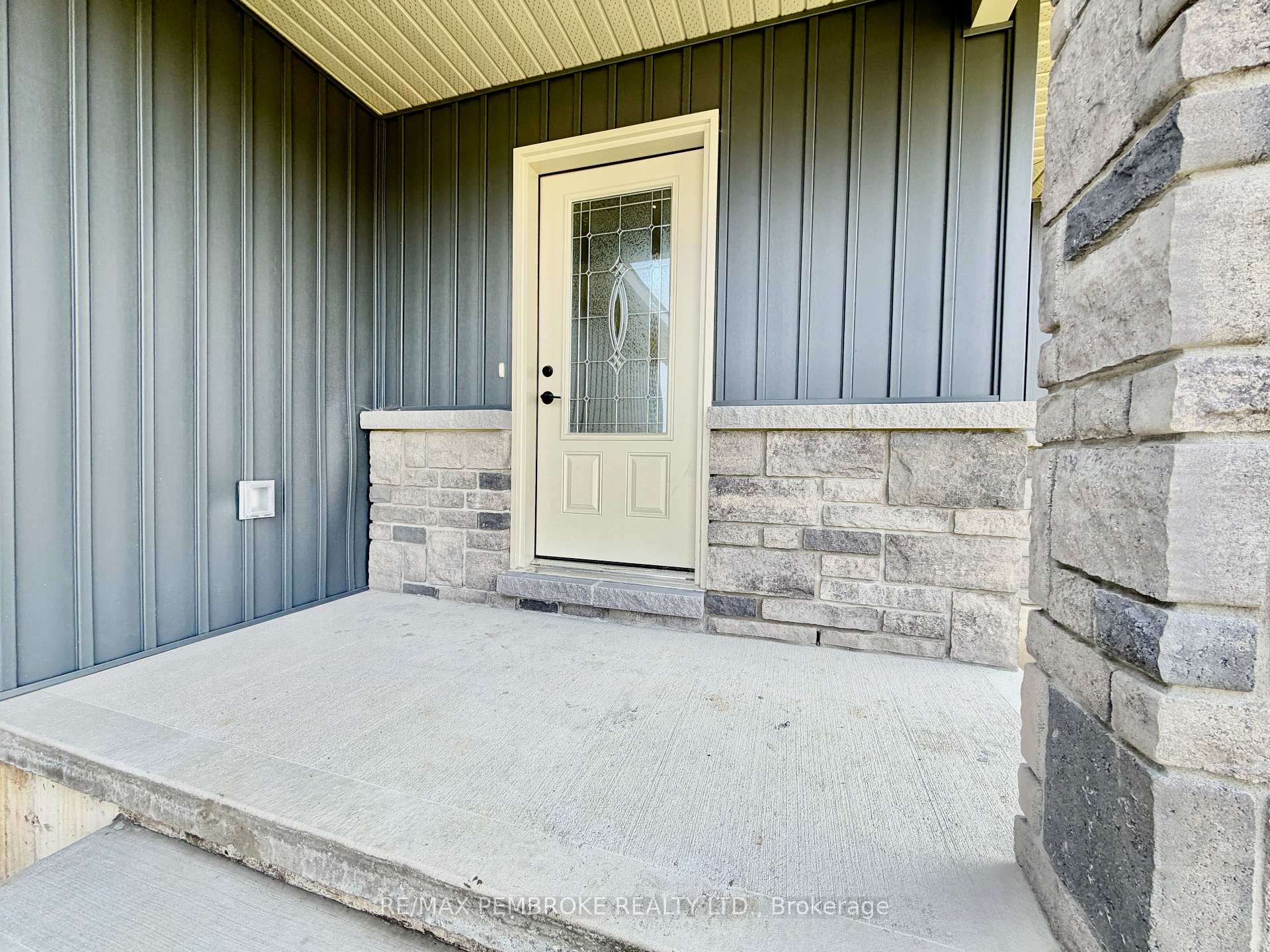 Photo 2 of 13 Eddy Crescent, Pembroke, Pembroke — HOMEH