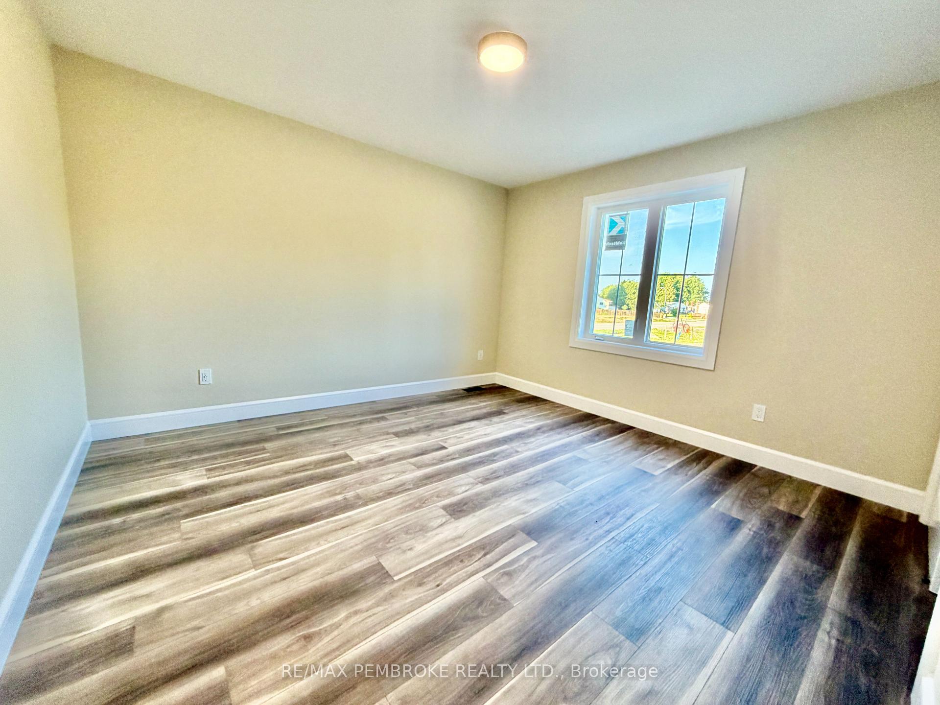 Photo 12 of 13 Eddy Crescent, Pembroke, Pembroke — HOMEH