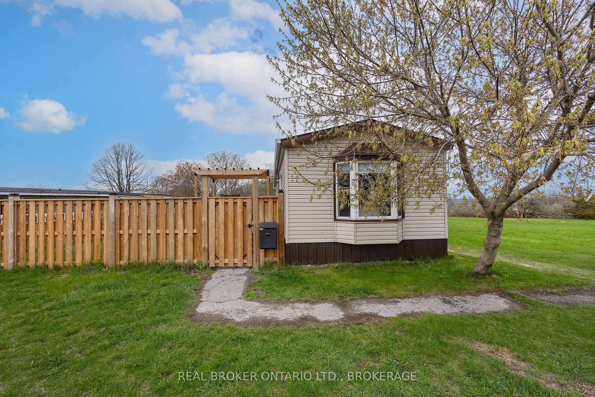 Photo 2 of 11 Hermes Drive, Kingston, Kingston East (Incl CFB Kingston) — HOMEH