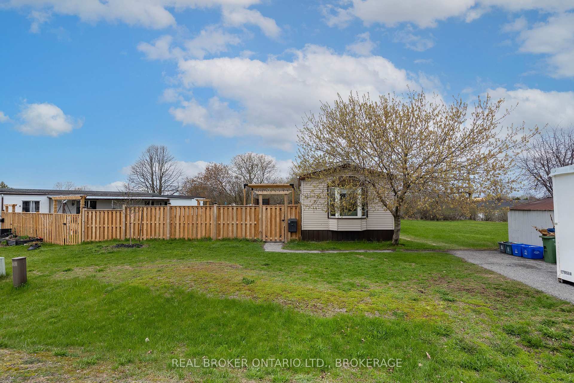 Photo 3 of 11 Hermes Drive, Kingston, Kingston East (Incl CFB Kingston) — HOMEH