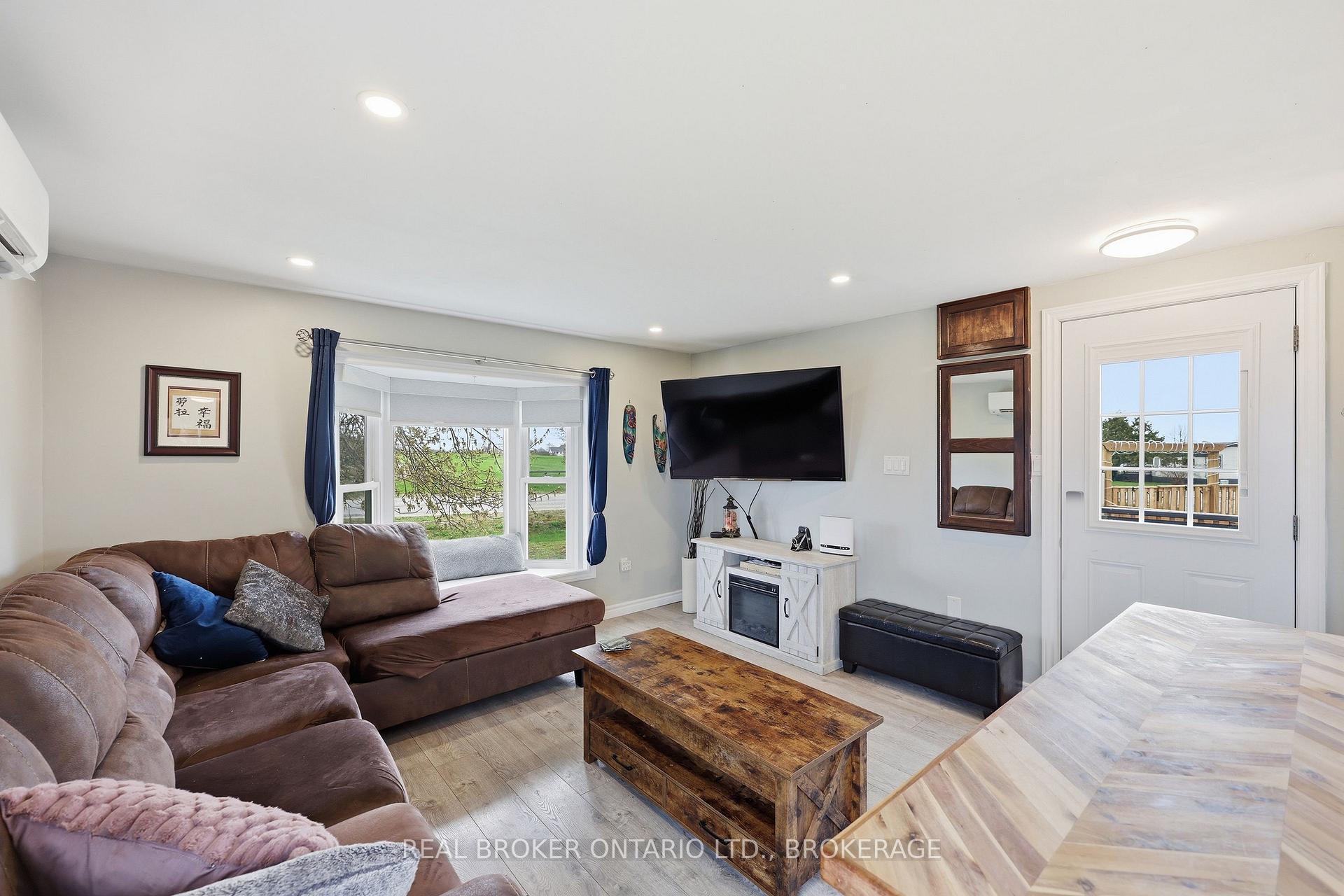 Photo 7 of 11 Hermes Drive, Kingston, Kingston East (Incl CFB Kingston) — HOMEH