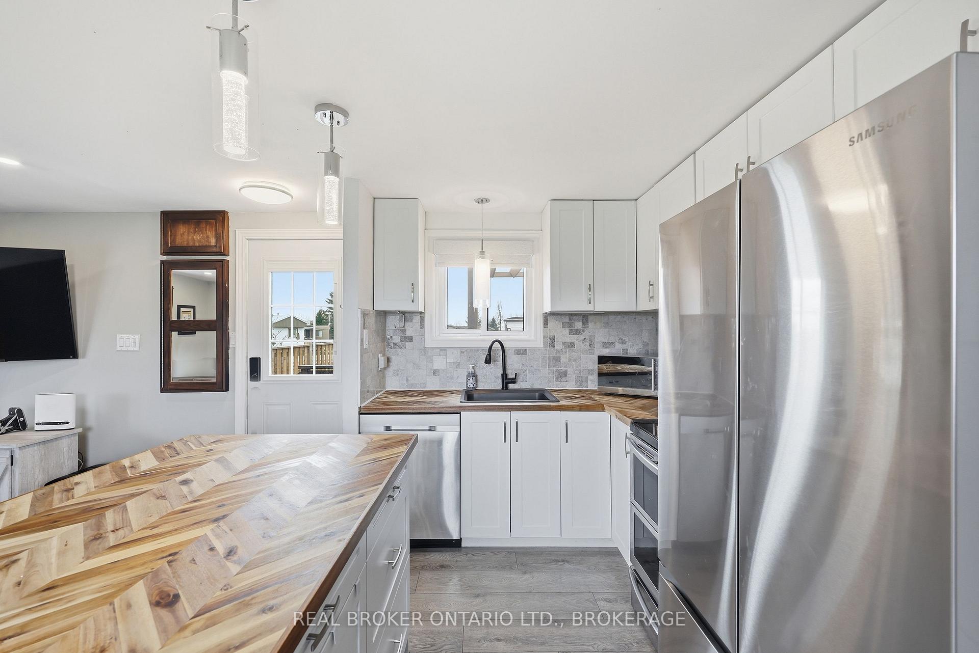Photo 12 of 11 Hermes Drive, Kingston, Kingston East (Incl CFB Kingston) — HOMEH
