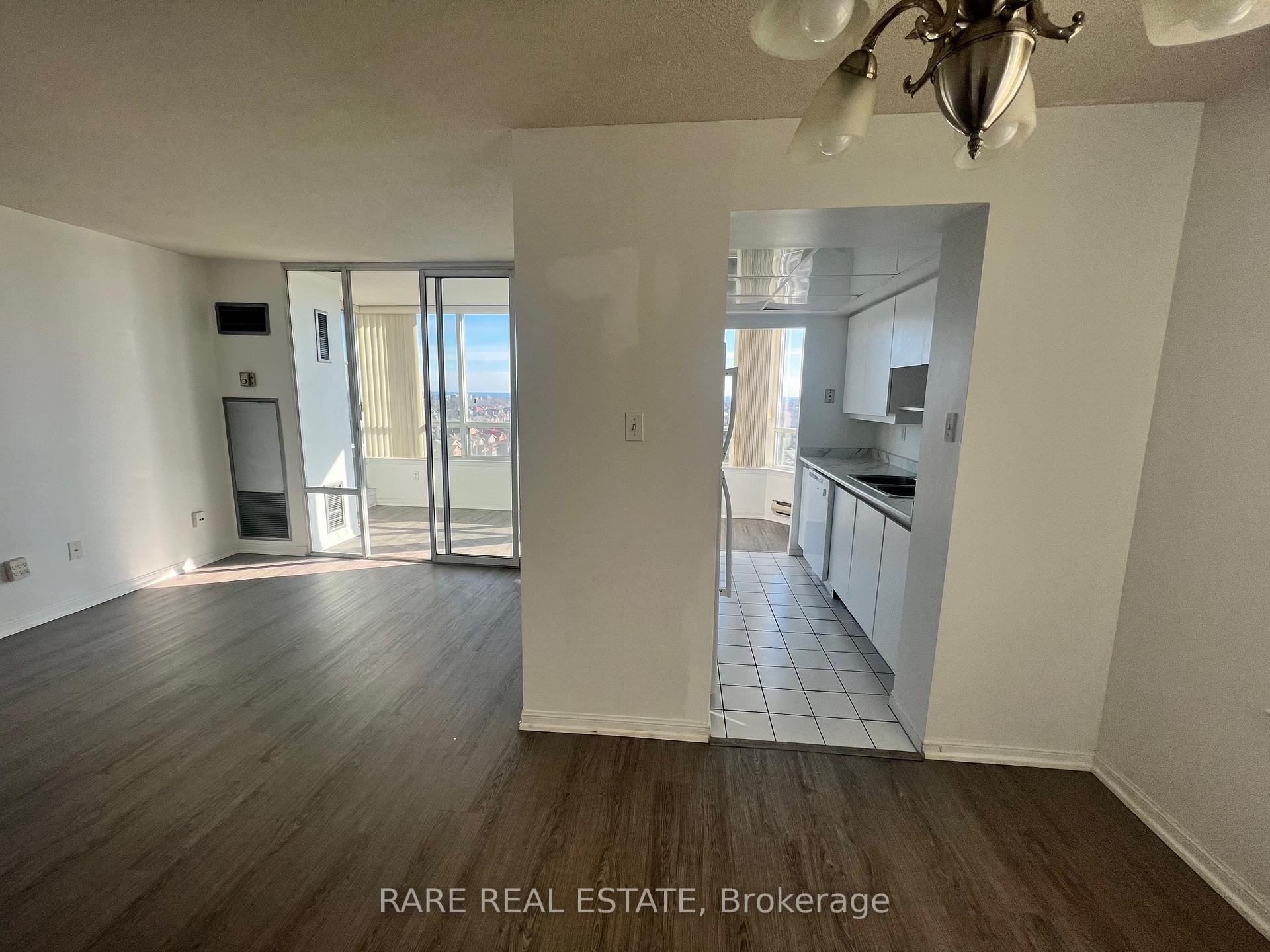 Photo 2 of Unit 905, 550 Webb Drive, Mississauga, City Centre — HOMEH