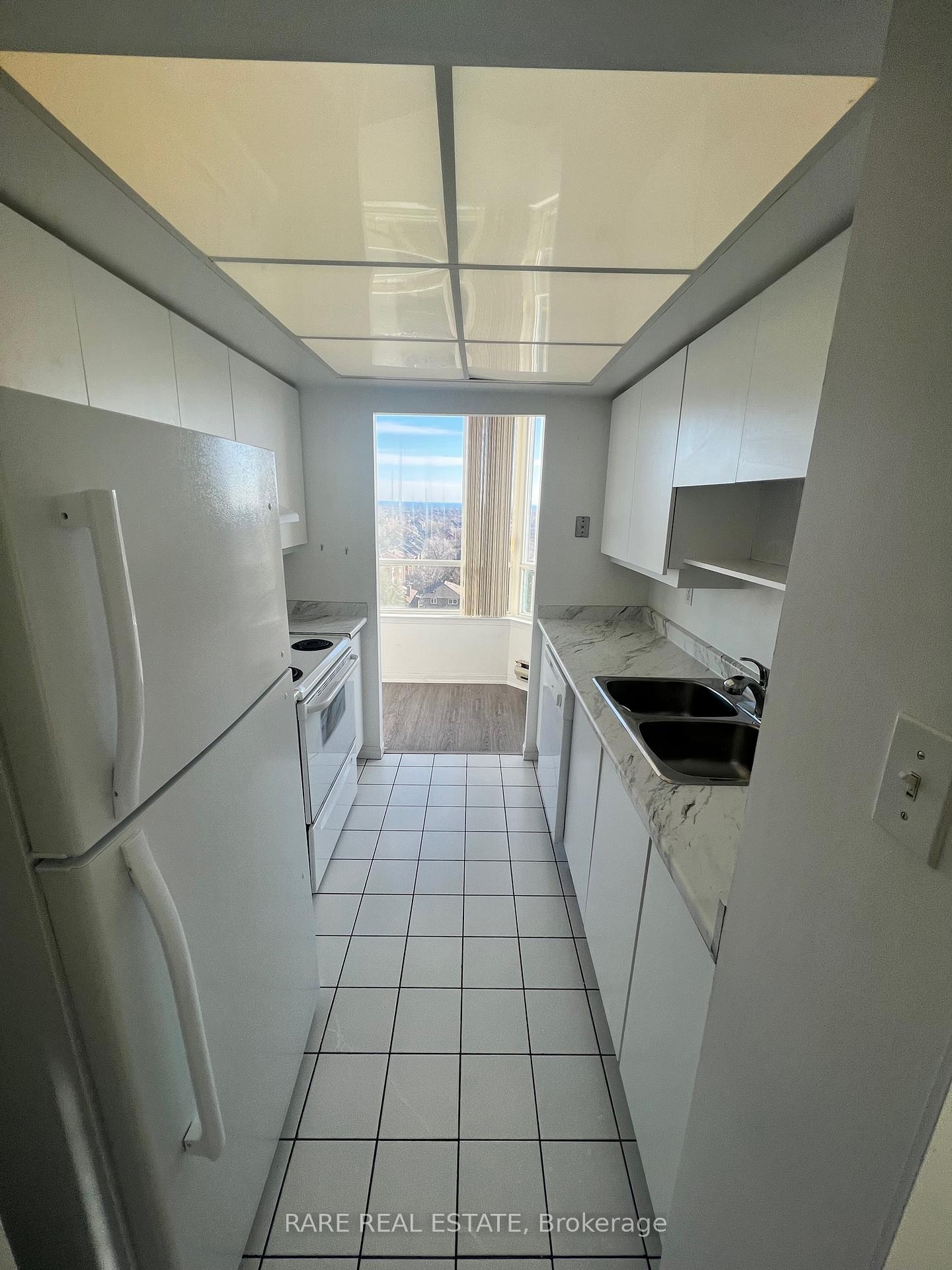 Photo 3 of Unit 905, 550 Webb Drive, Mississauga, City Centre — HOMEH