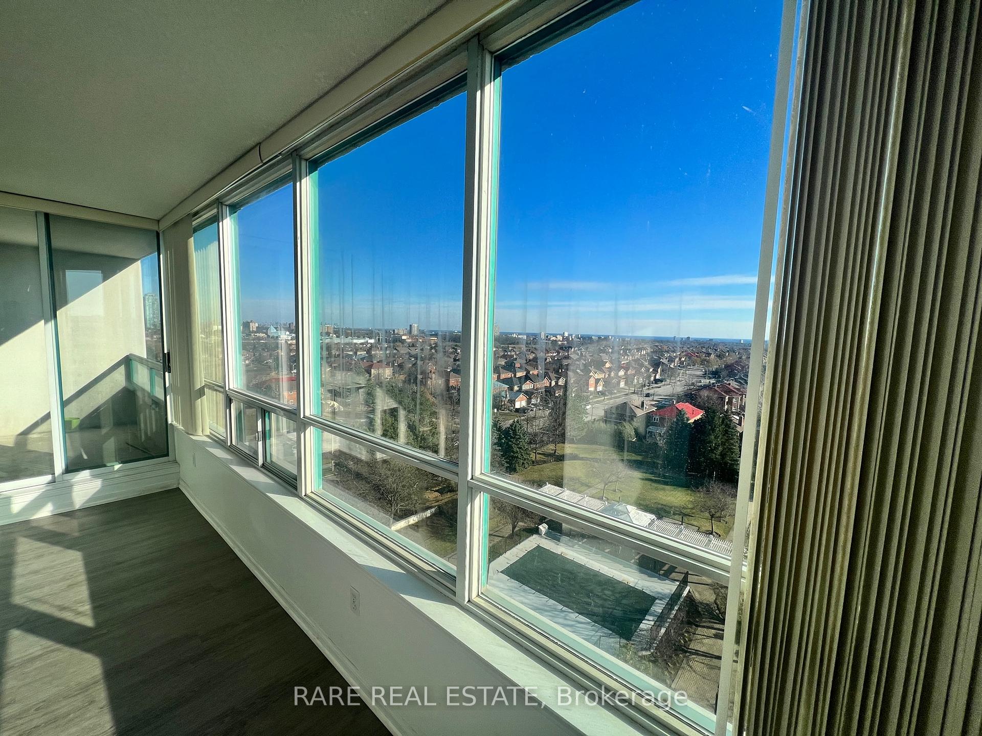 Photo 5 of Unit 905, 550 Webb Drive, Mississauga, City Centre — HOMEH