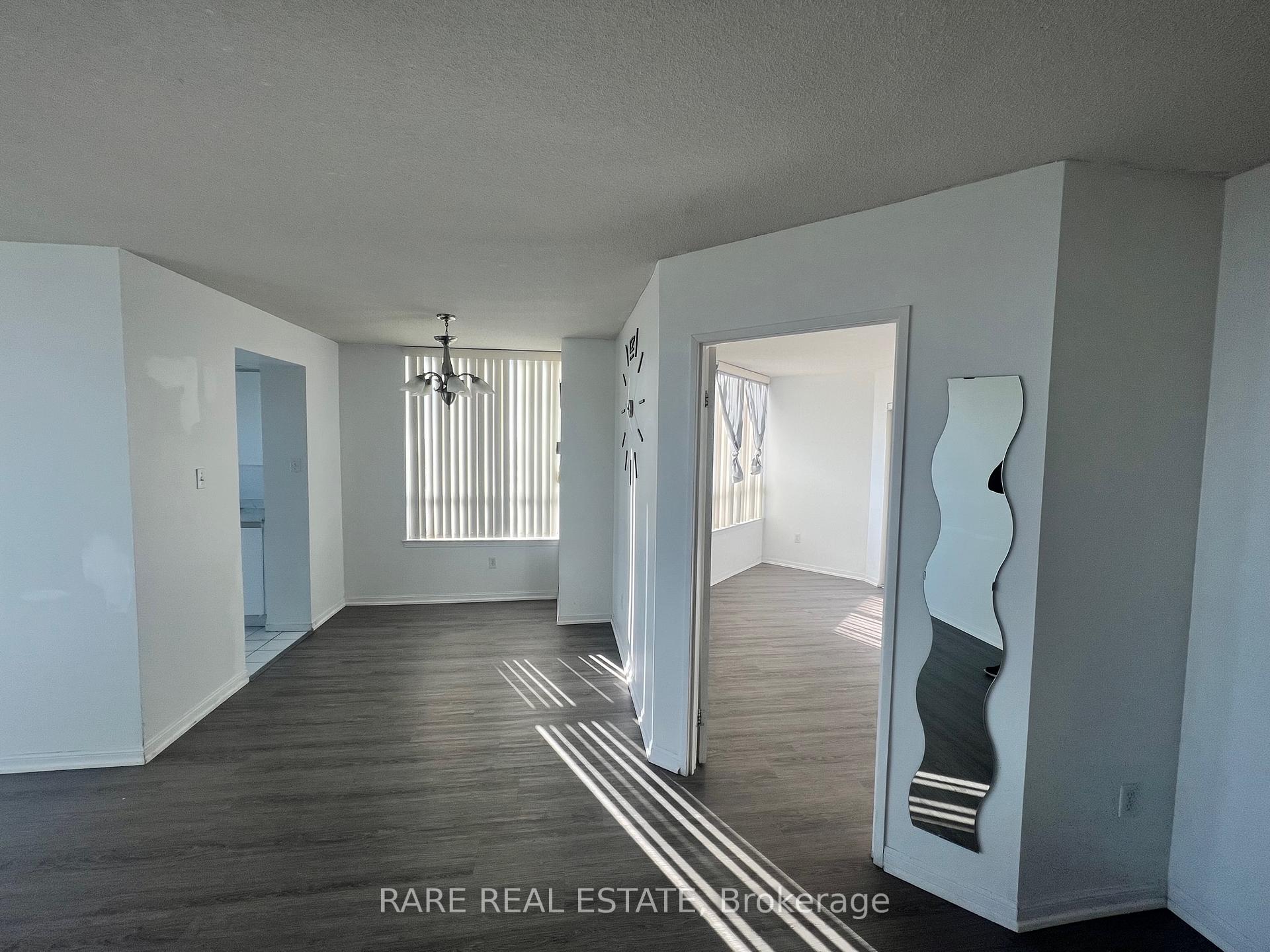 Photo 7 of Unit 905, 550 Webb Drive, Mississauga, City Centre — HOMEH