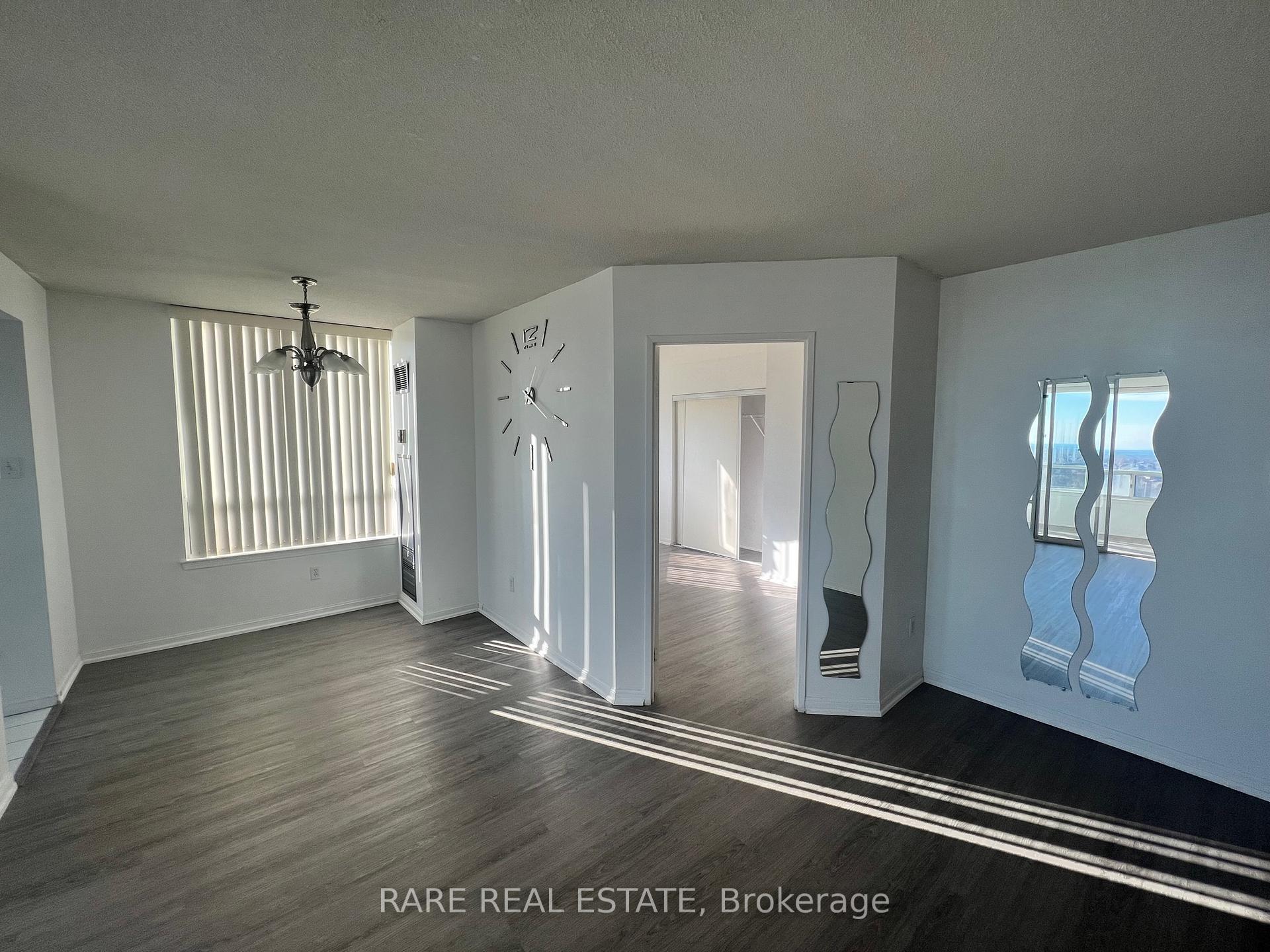 Photo 8 of Unit 905, 550 Webb Drive, Mississauga, City Centre — HOMEH