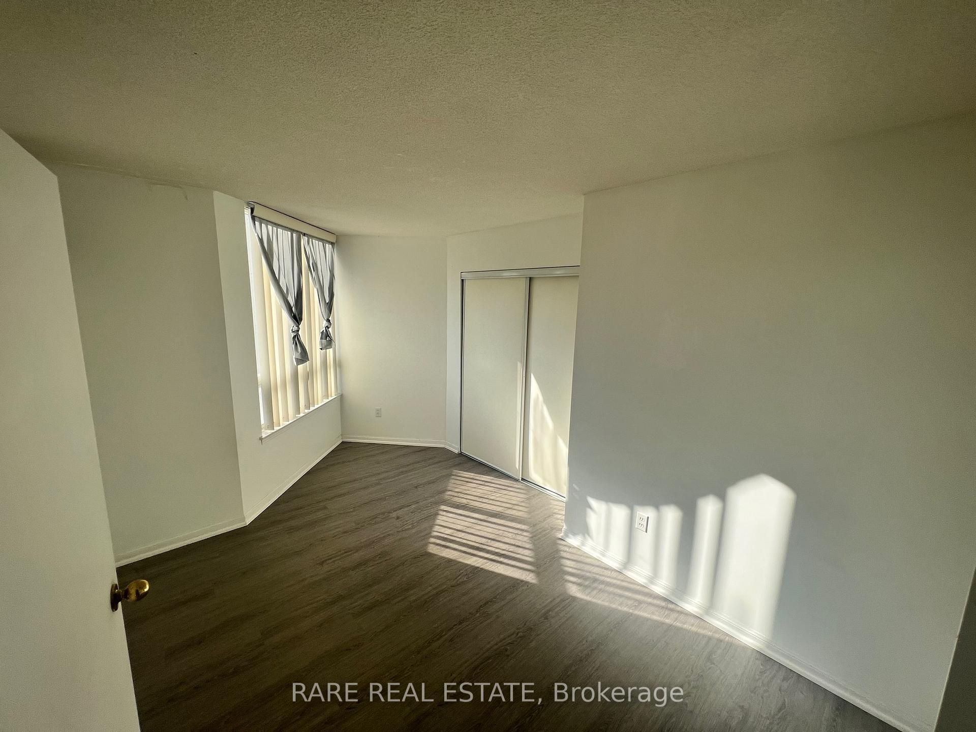 Photo 9 of Unit 905, 550 Webb Drive, Mississauga, City Centre — HOMEH