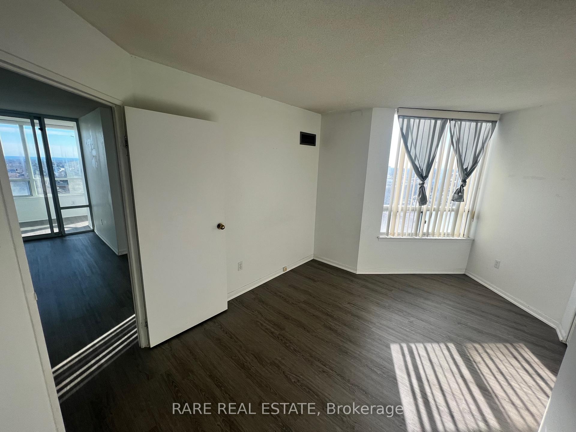 Photo 10 of Unit 905, 550 Webb Drive, Mississauga, City Centre — HOMEH