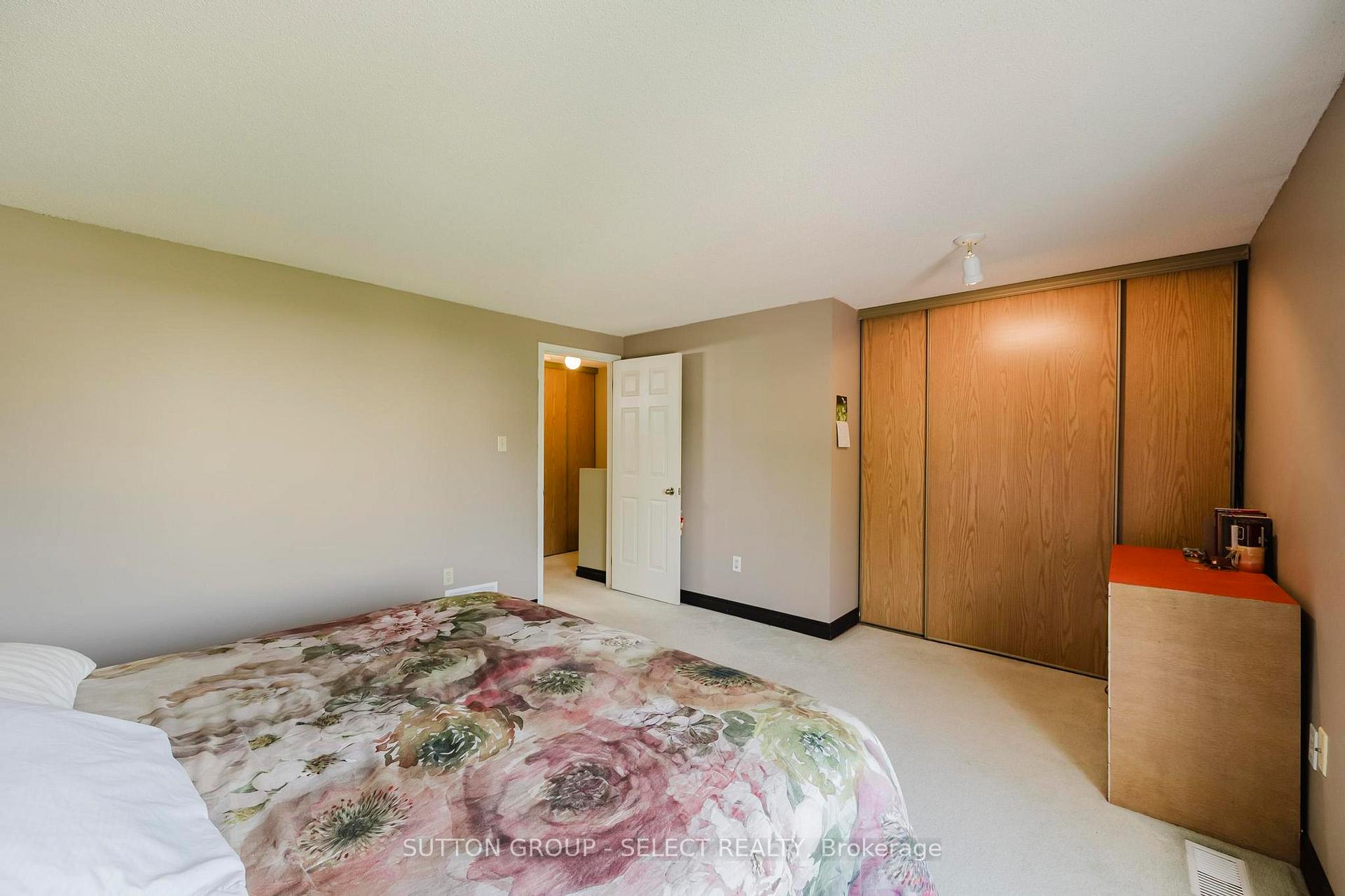 Photo 11 of Unit 11, 151 Martinet Avenue, London, East I — HOMEH