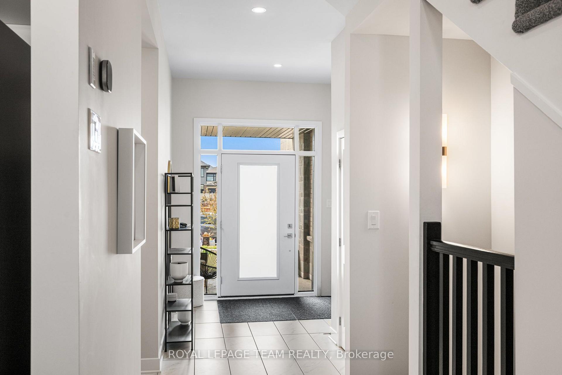 Photo 3 of 800 Solarium Avenue, Ottawa, Riverside South/Gloucester Glen — HOMEH