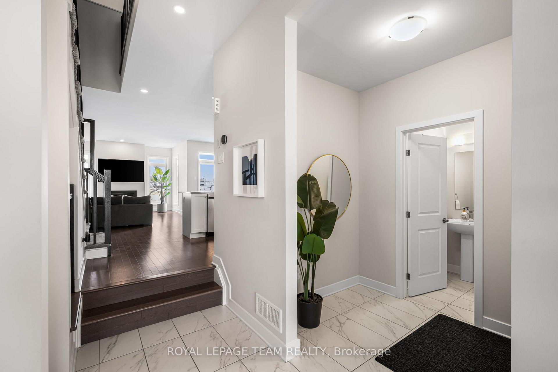 Photo 4 of 800 Solarium Avenue, Ottawa, Riverside South/Gloucester Glen — HOMEH