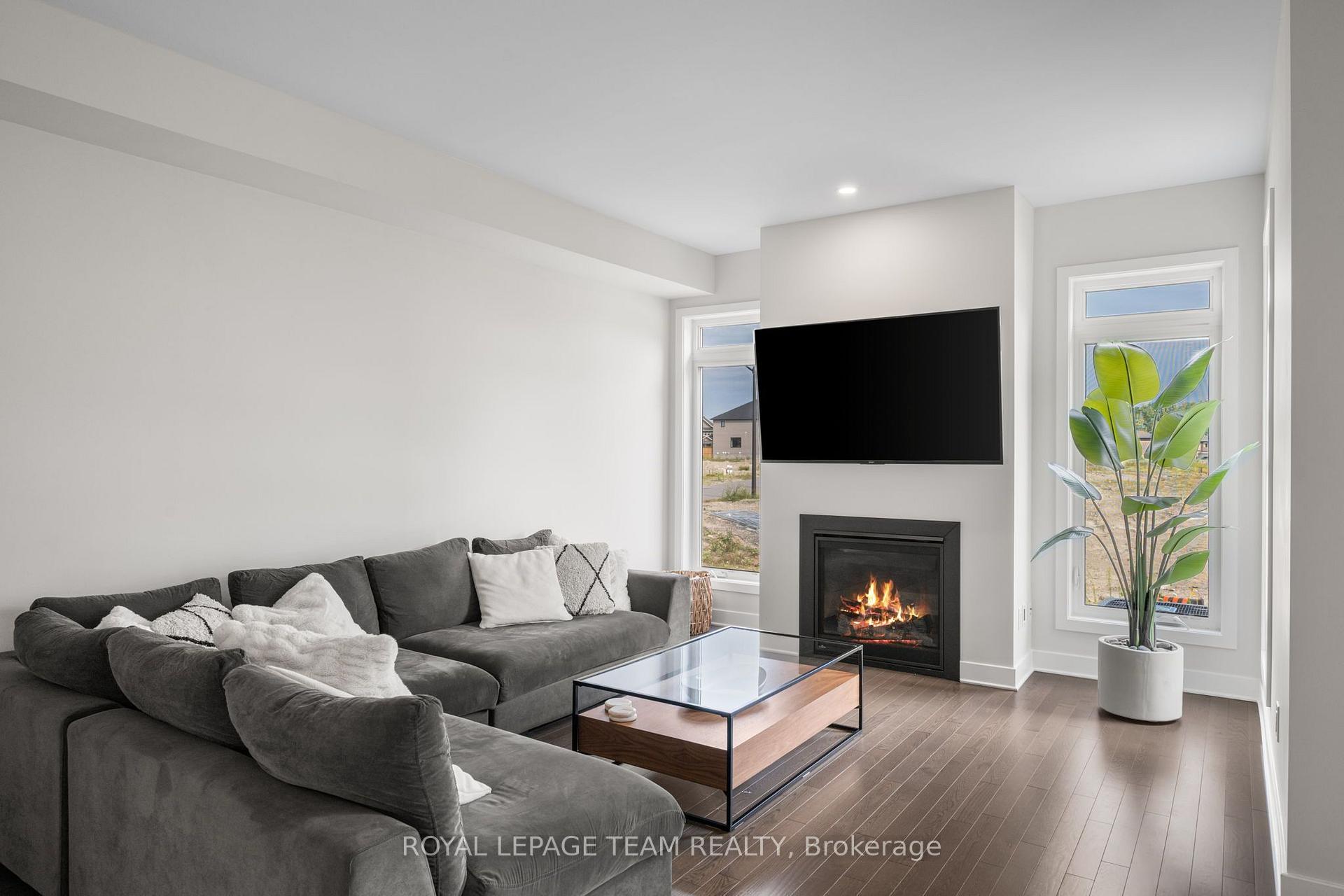 Photo 14 of 800 Solarium Avenue, Ottawa, Riverside South/Gloucester Glen — HOMEH