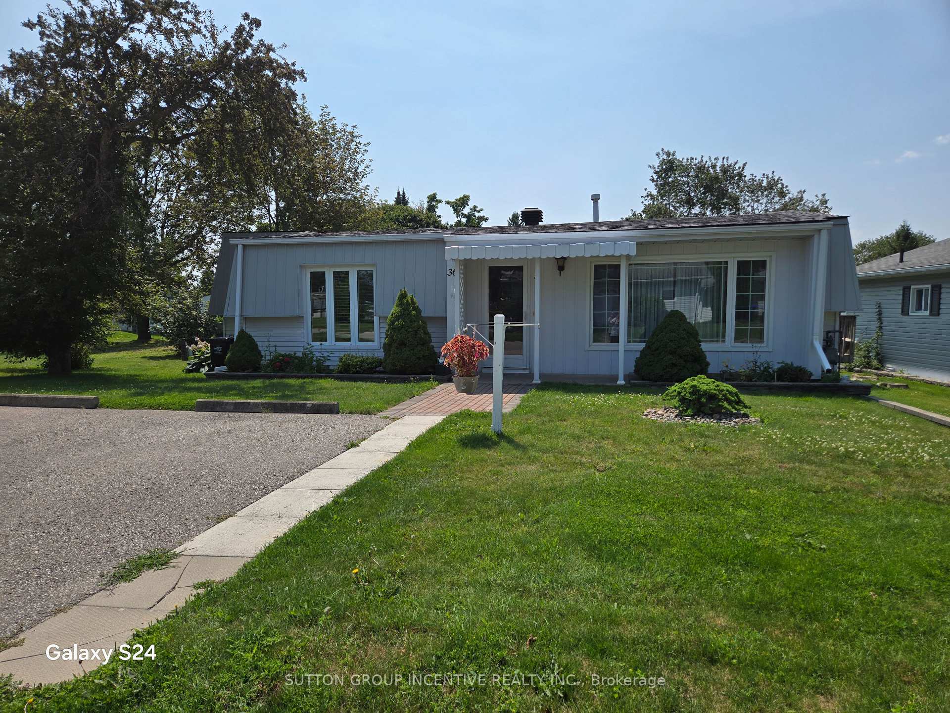 Photo 1 of 36 Weeping Willow Drive, Innisfil, Rural Innisfil — HOMEH