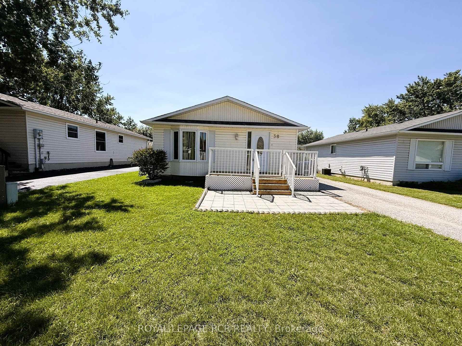Photo 3 of 38 Royal Oak Drive, Innisfil, Cookstown — HOMEH