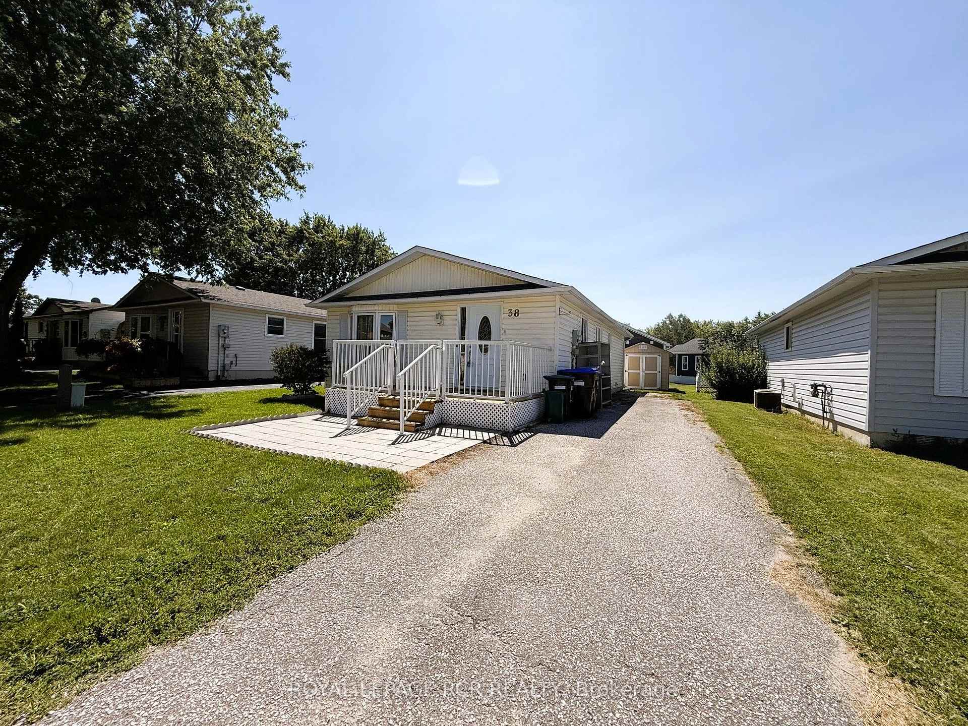 Photo 5 of 38 Royal Oak Drive, Innisfil, Cookstown — HOMEH