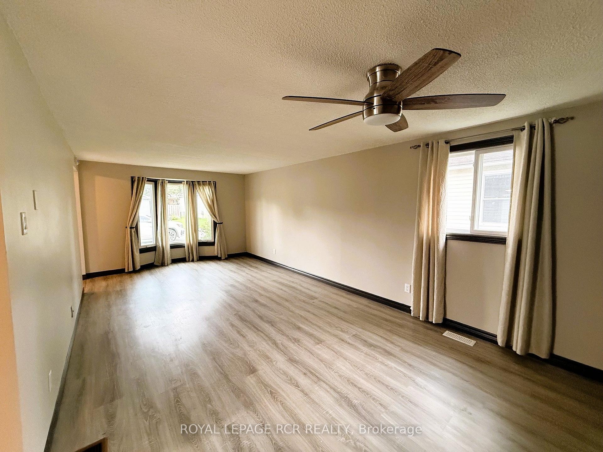 Photo 11 of 38 Royal Oak Drive, Innisfil, Cookstown — HOMEH