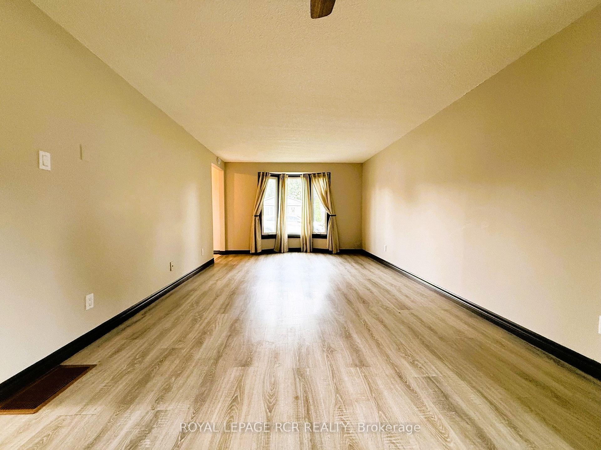 Photo 12 of 38 Royal Oak Drive, Innisfil, Cookstown — HOMEH