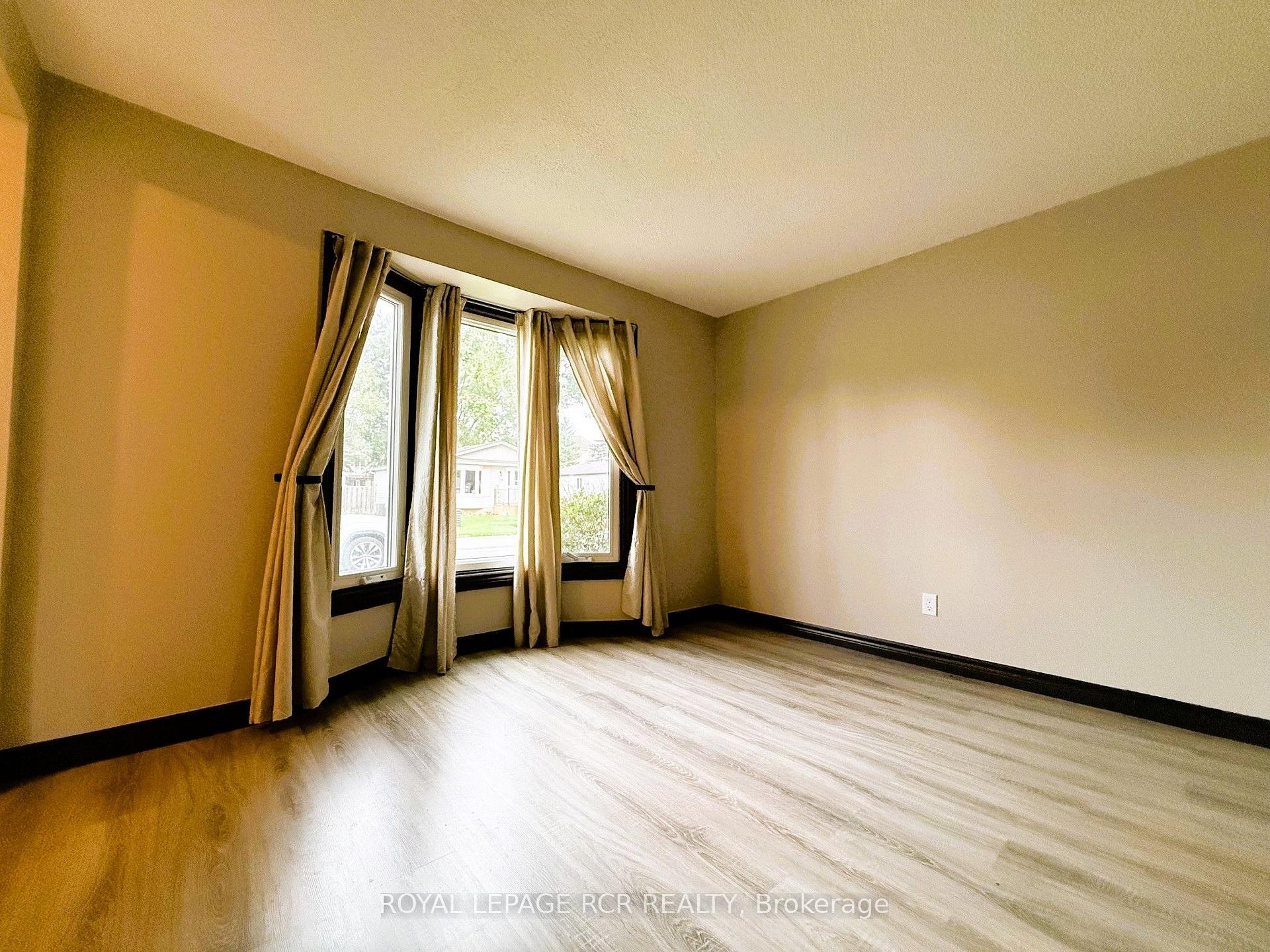 Photo 14 of 38 Royal Oak Drive, Innisfil, Cookstown — HOMEH