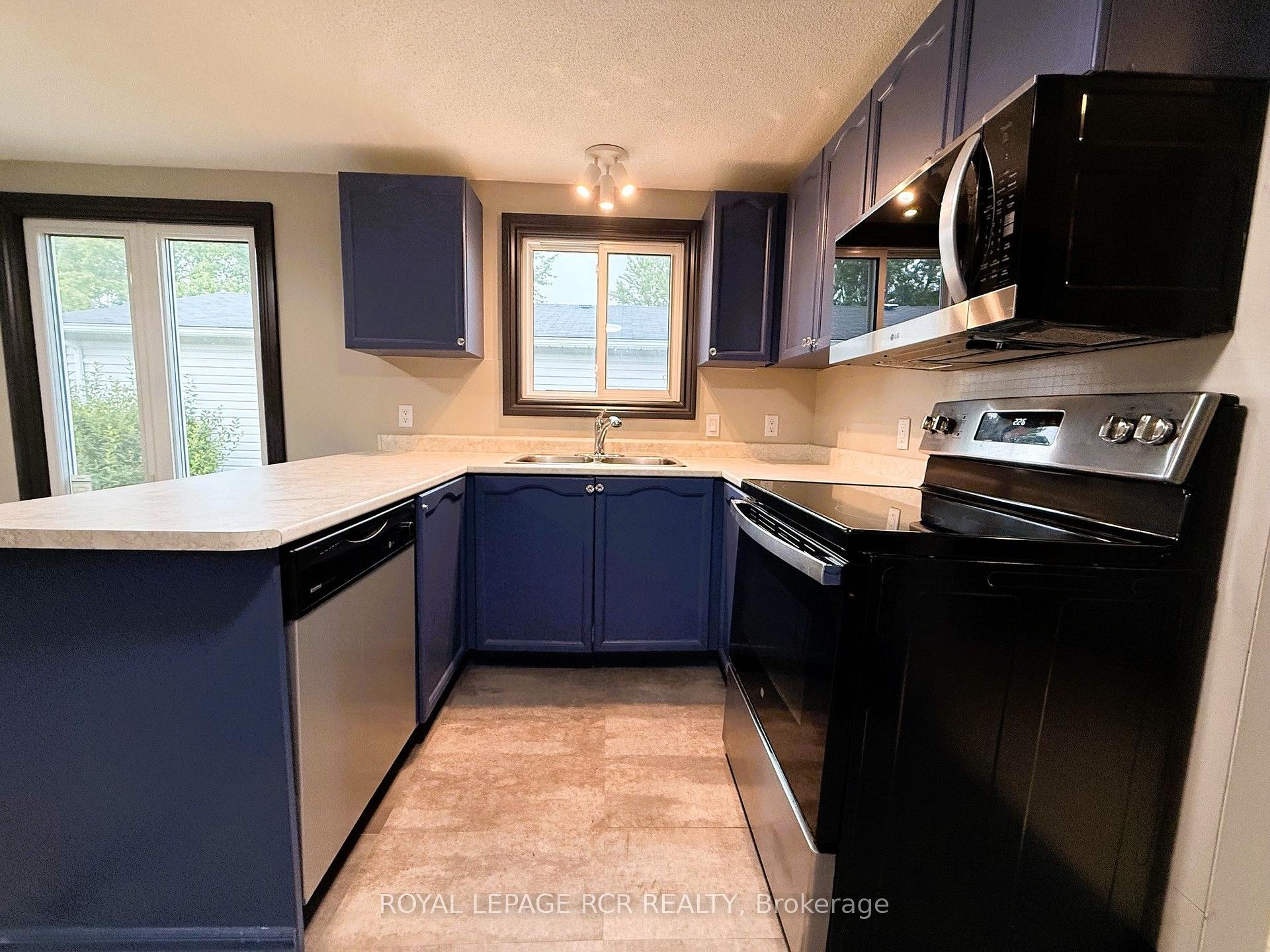 Photo 21 of 38 Royal Oak Drive, Innisfil, Cookstown — HOMEH