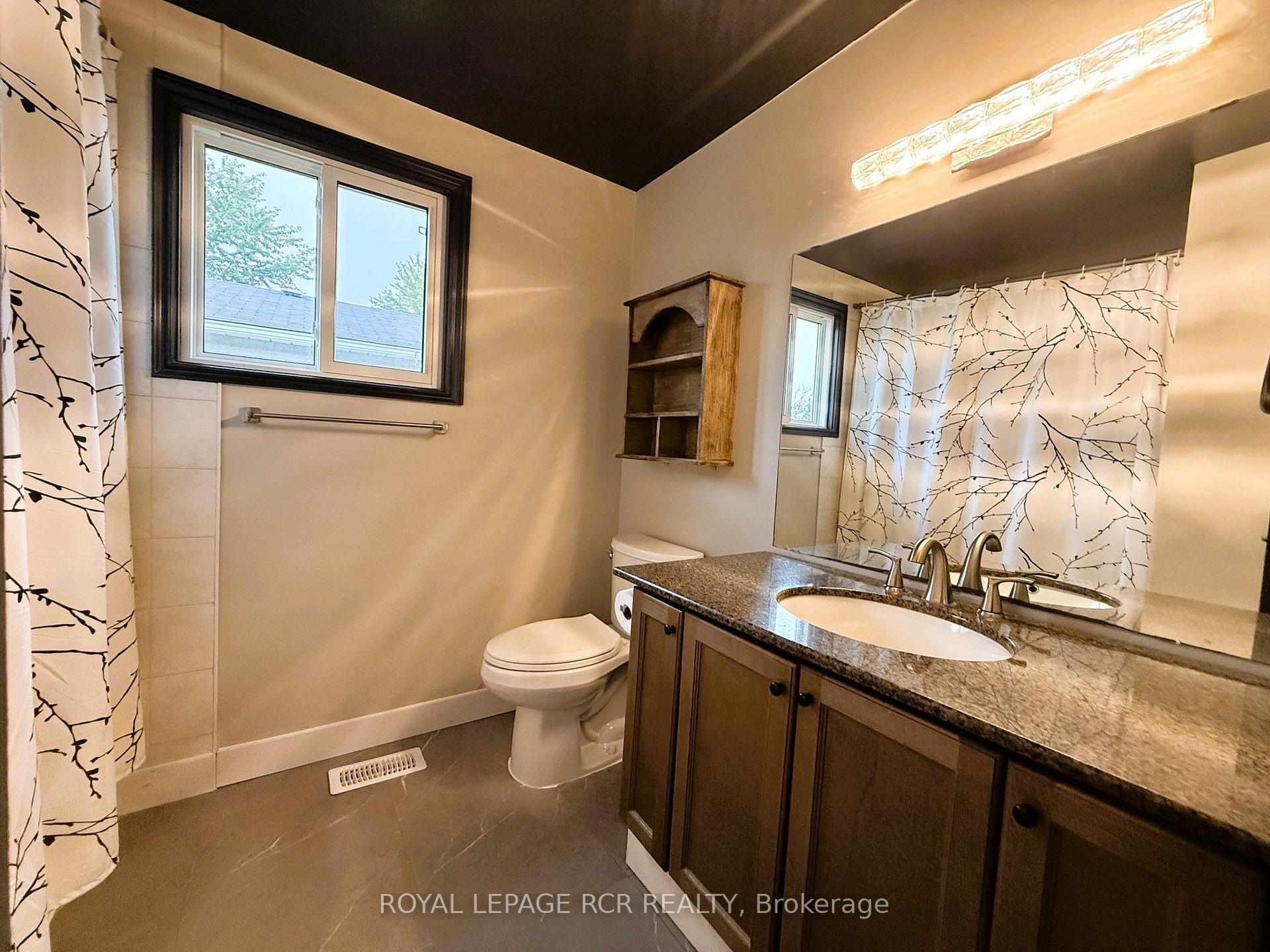 Photo 29 of 38 Royal Oak Drive, Innisfil, Cookstown — HOMEH