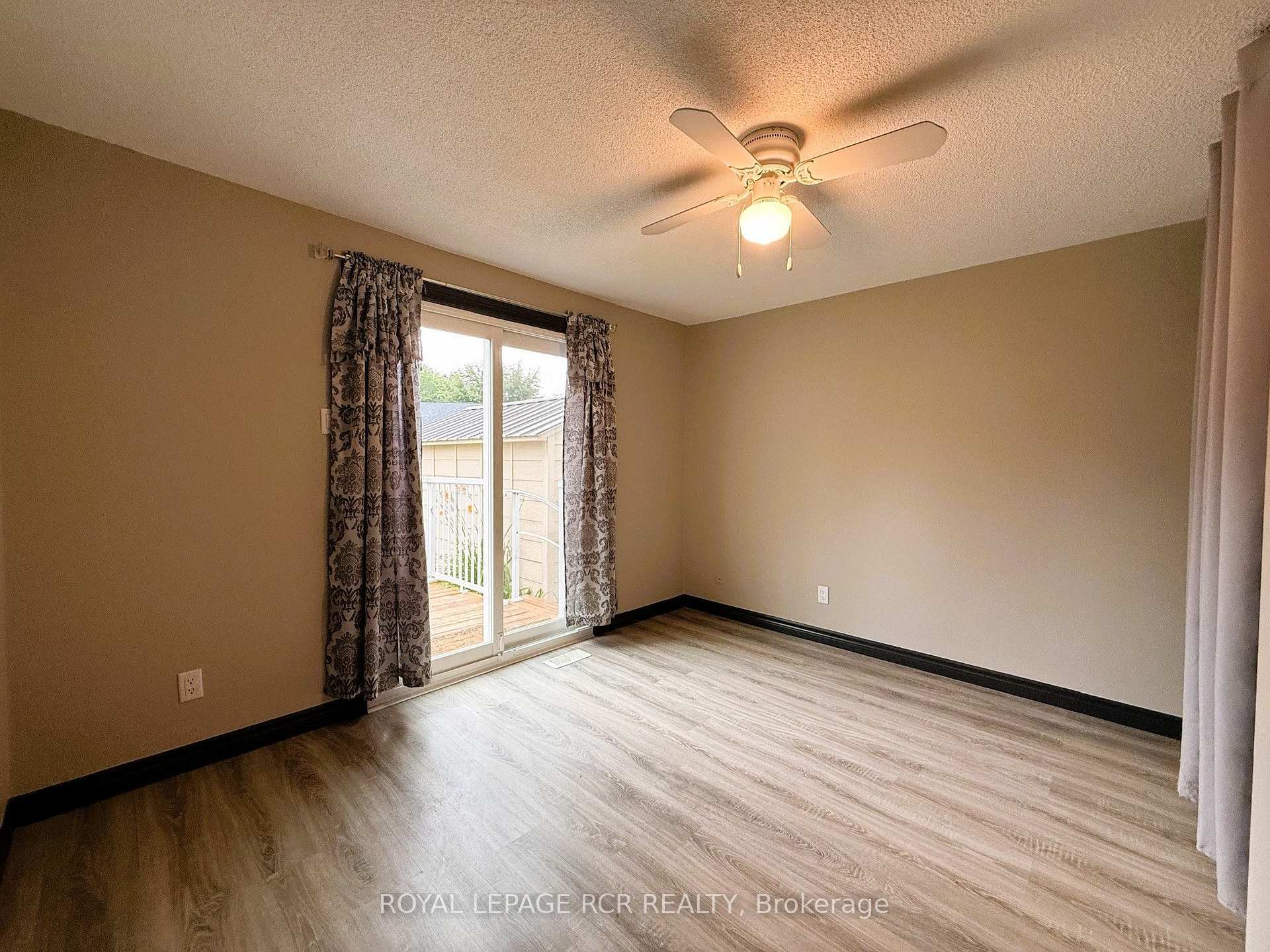 Photo 34 of 38 Royal Oak Drive, Innisfil, Cookstown — HOMEH