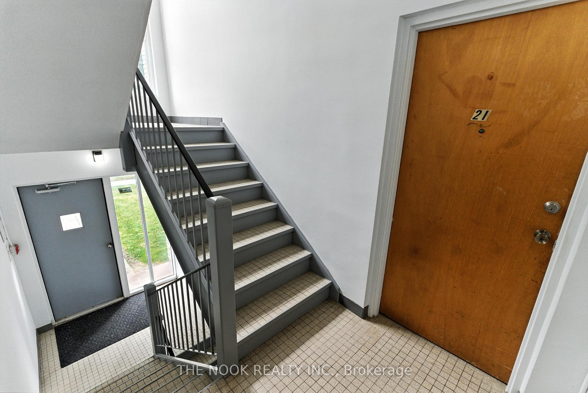 Photo 5 of Unit 21, 106 Cromwell Avenue, Oshawa, Vanier — HOMEH