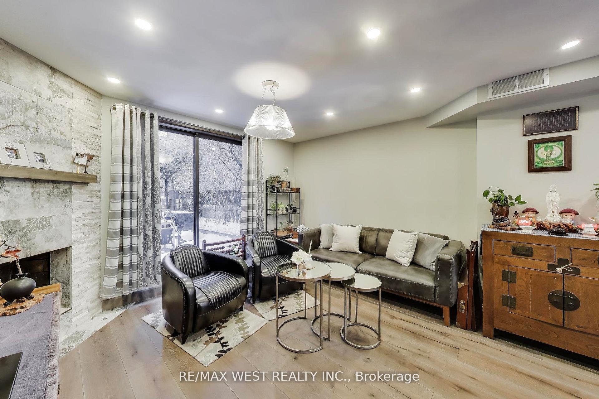 Photo 4 of 21 Dundonald Street, Toronto, Church-Yonge Corridor — HOMEH