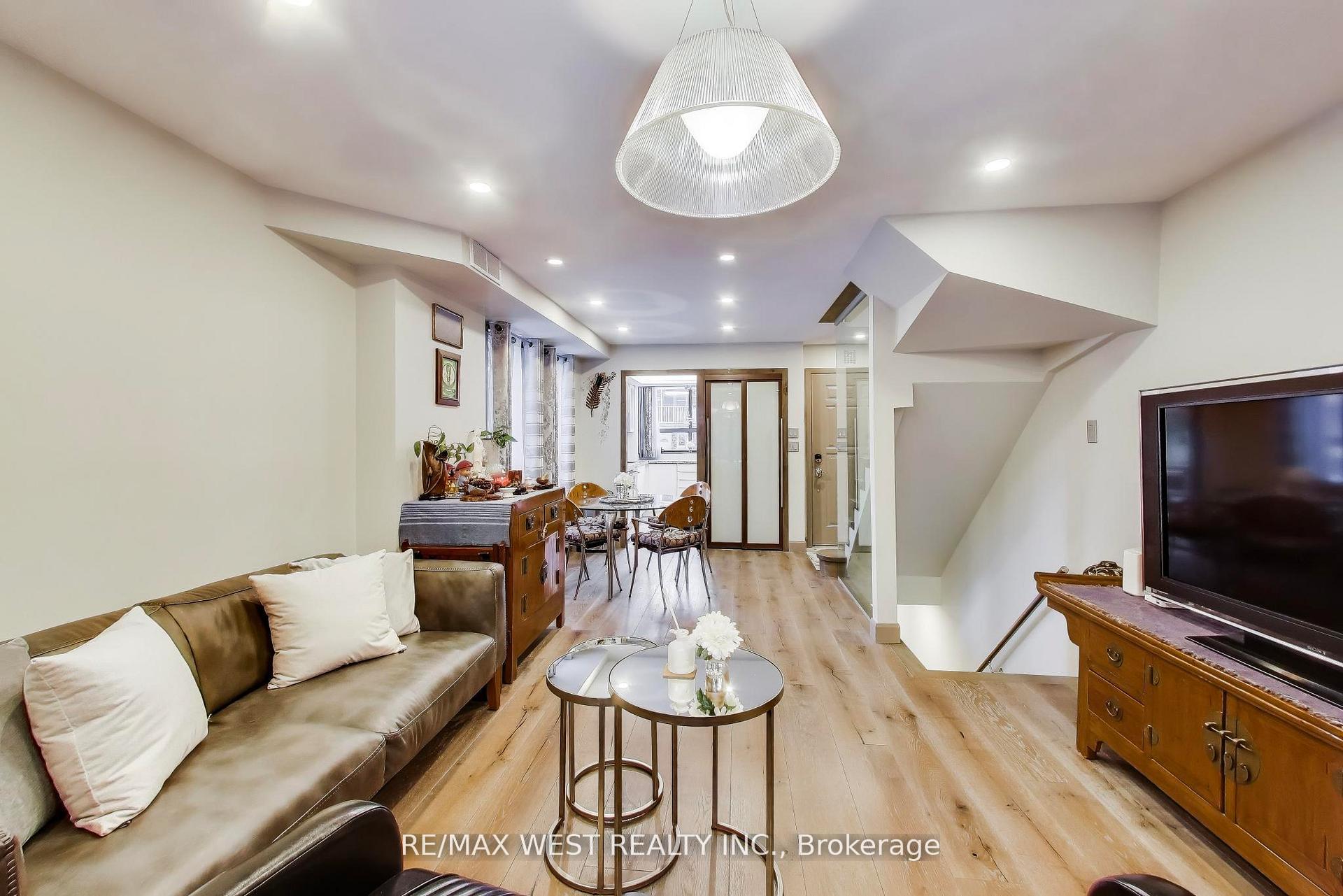 Photo 5 of 21 Dundonald Street, Toronto, Church-Yonge Corridor — HOMEH