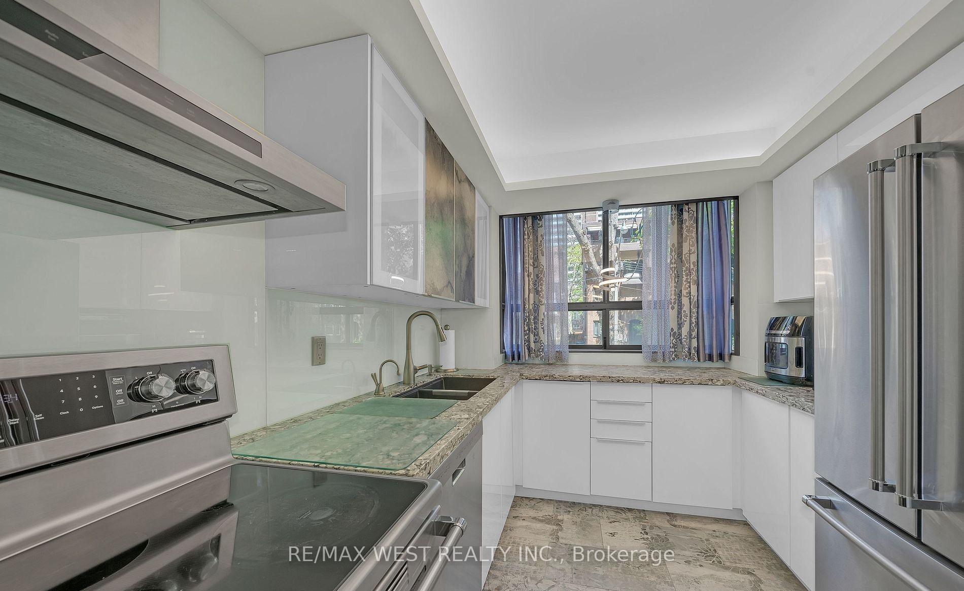 Photo 7 of 21 Dundonald Street, Toronto, Church-Yonge Corridor — HOMEH