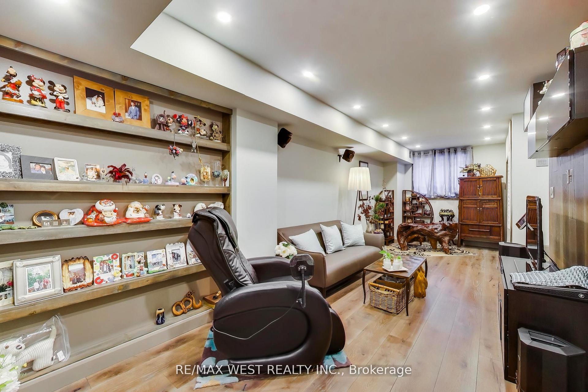Photo 14 of 21 Dundonald Street, Toronto, Church-Yonge Corridor — HOMEH