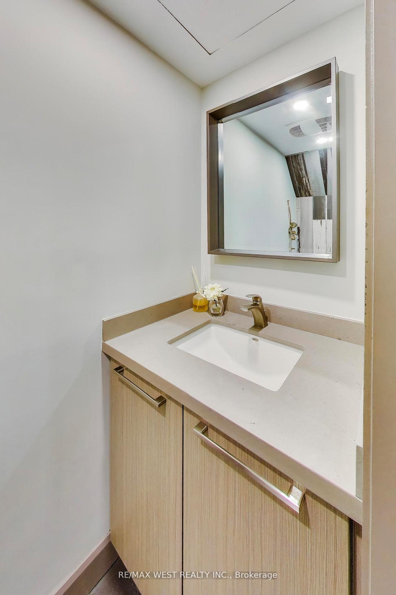 Photo 15 of 21 Dundonald Street, Toronto, Church-Yonge Corridor — HOMEH