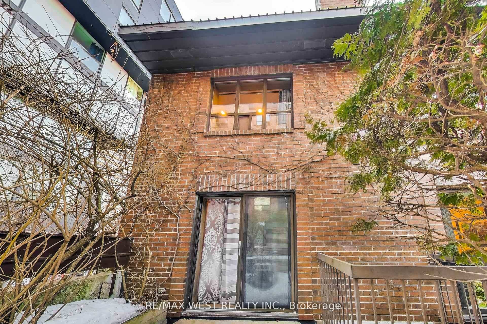 Photo 16 of 21 Dundonald Street, Toronto, Church-Yonge Corridor — HOMEH
