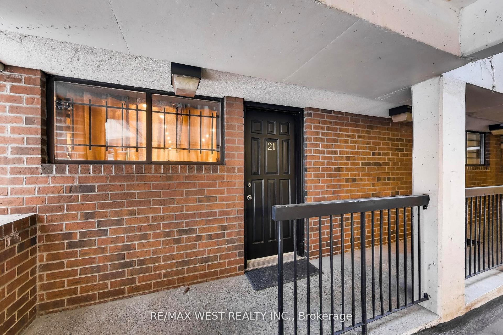 Photo 18 of 21 Dundonald Street, Toronto, Church-Yonge Corridor — HOMEH