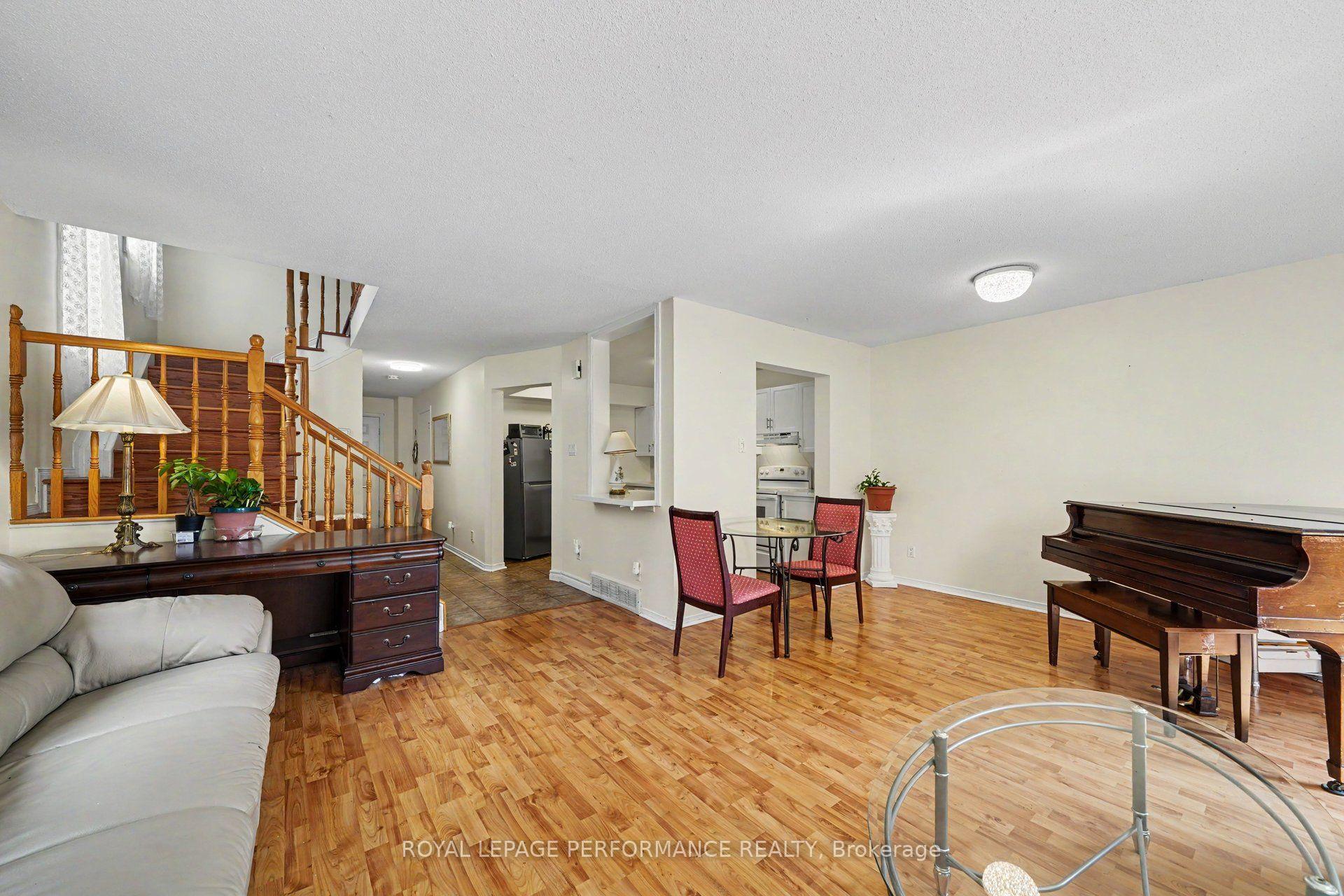 Photo 3 of 86 Royal Oak Court, Ottawa, Hunt Club Park/Greenboro — HOMEH