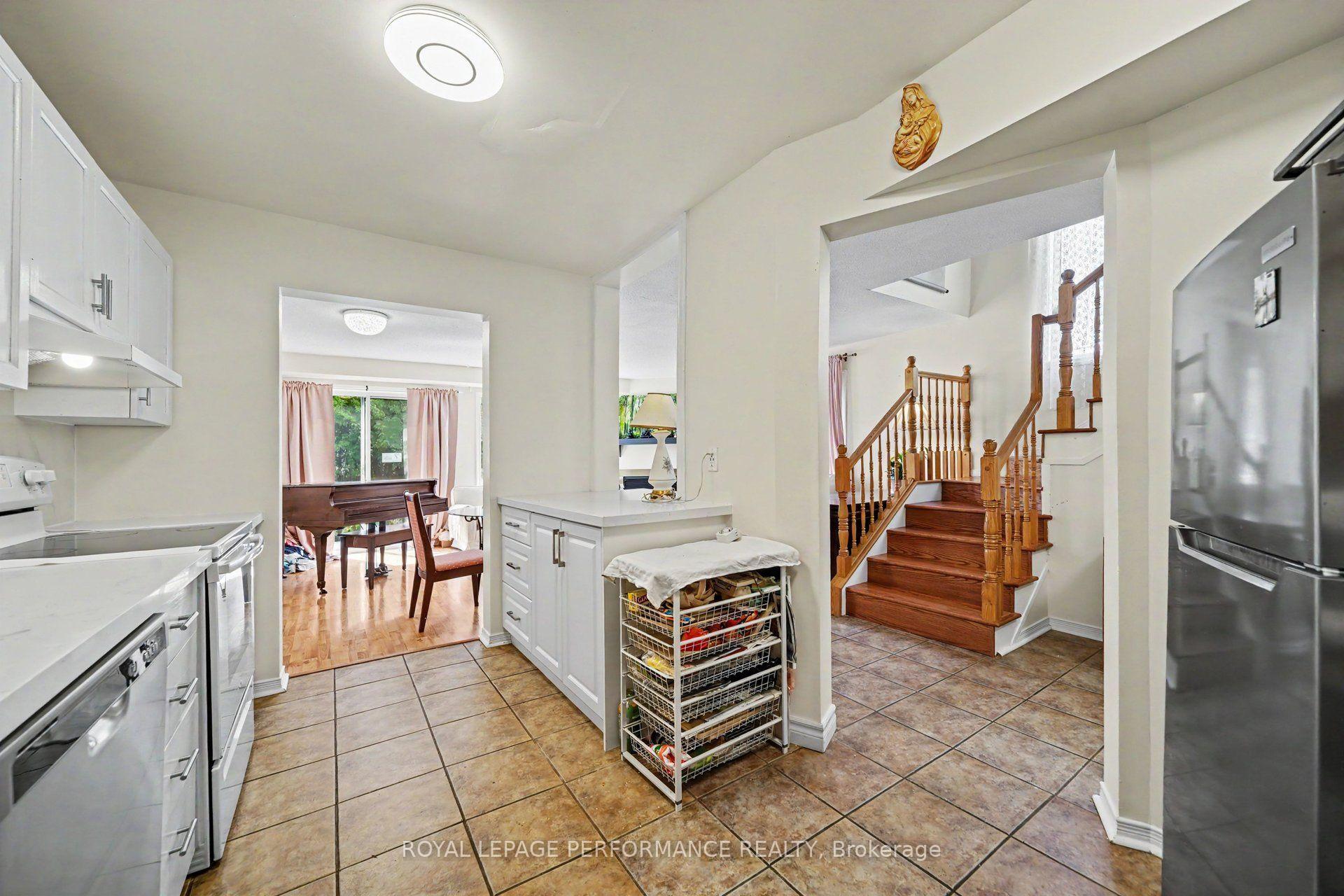 Photo 9 of 86 Royal Oak Court, Ottawa, Hunt Club Park/Greenboro — HOMEH