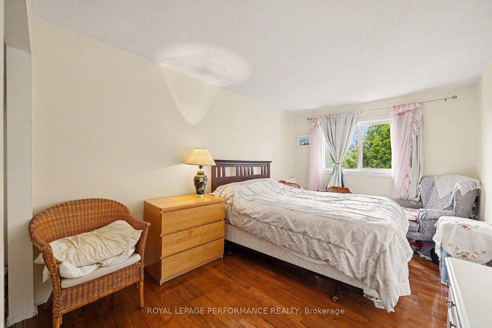 Photo 17 of 86 Royal Oak Court, Ottawa, Hunt Club Park/Greenboro — HOMEH