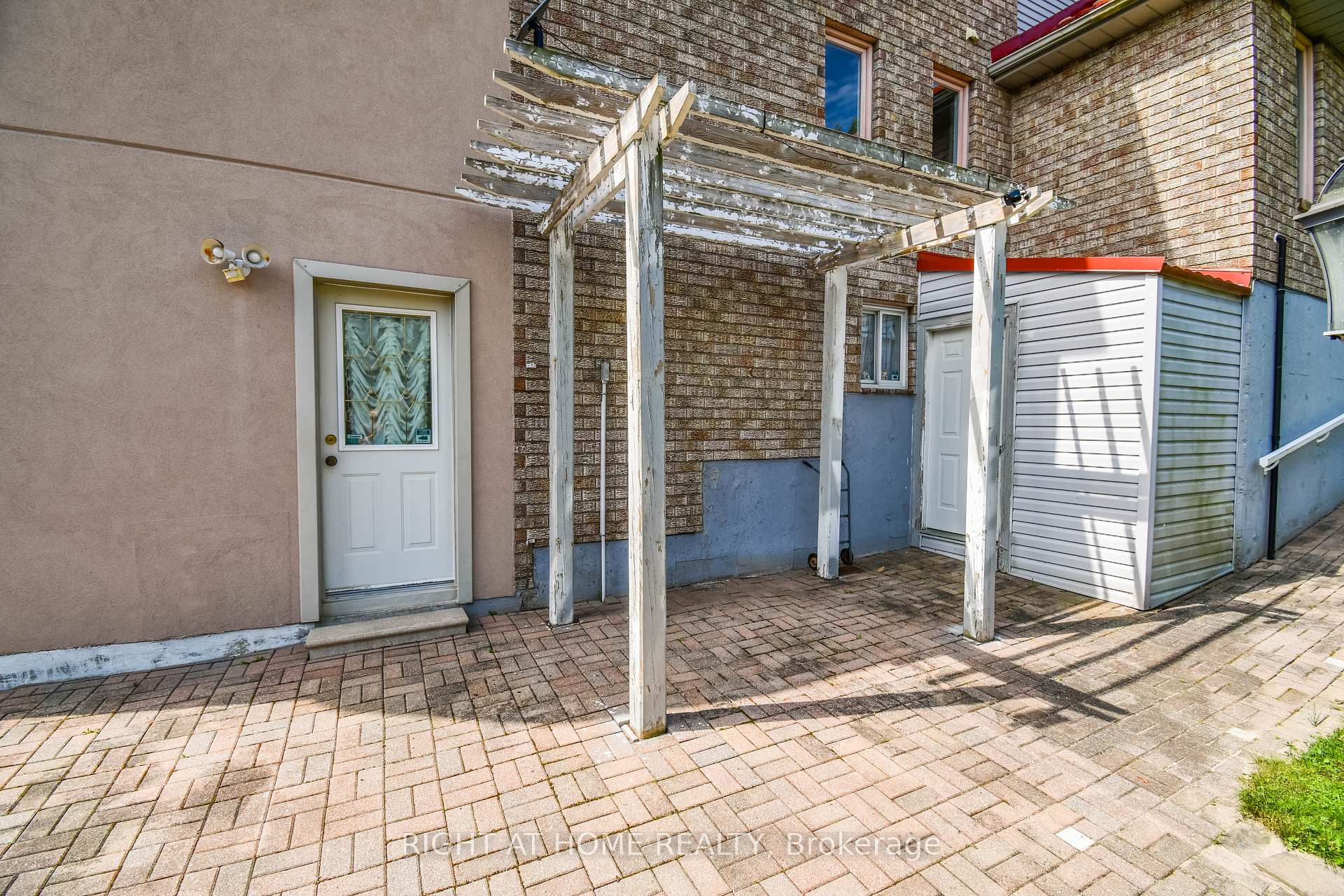 Photo 5 of 11 Thackeray Crescent, Barrie, Letitia Heights — HOMEH