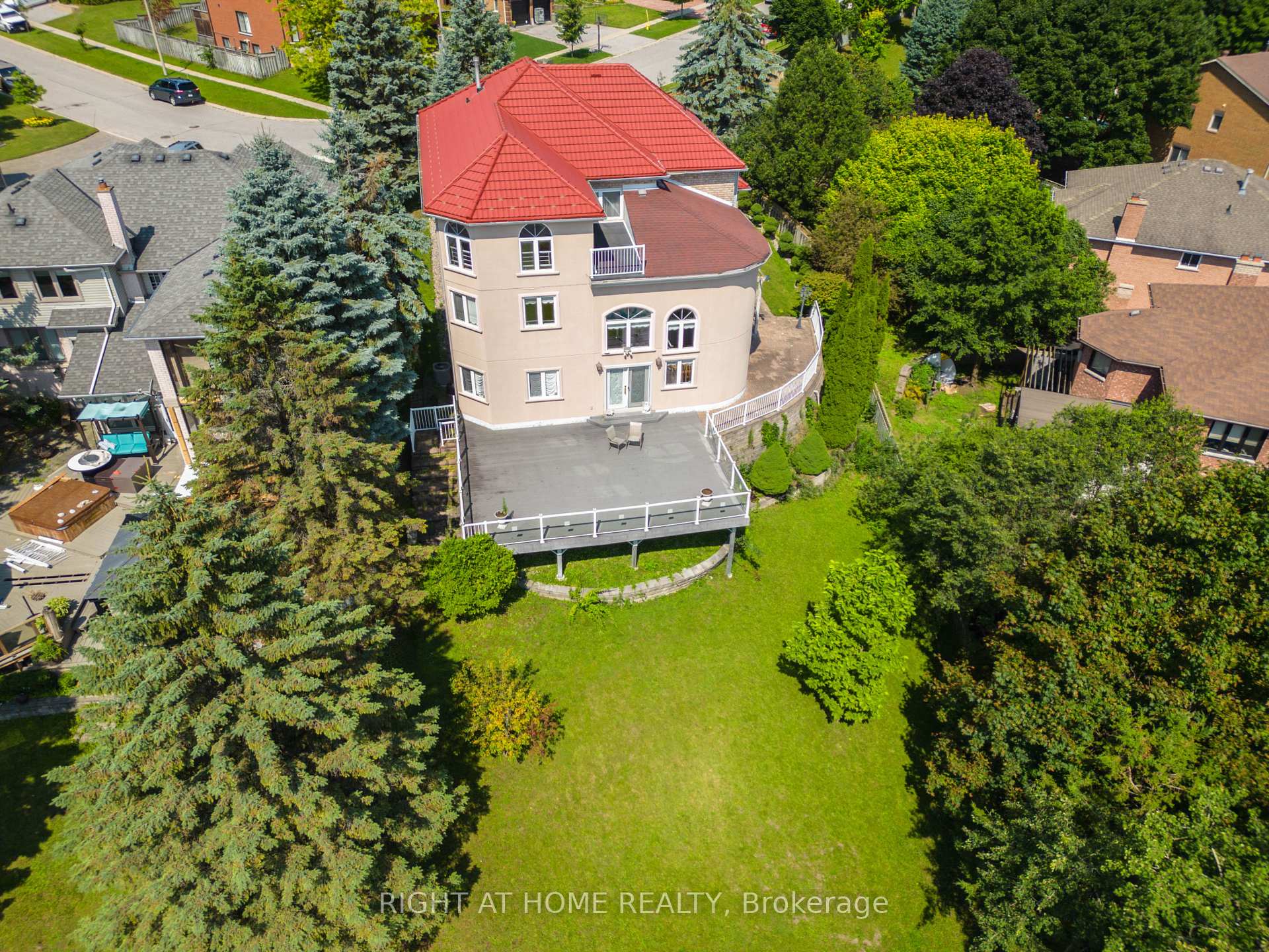 Photo 7 of 11 Thackeray Crescent, Barrie, Letitia Heights — HOMEH