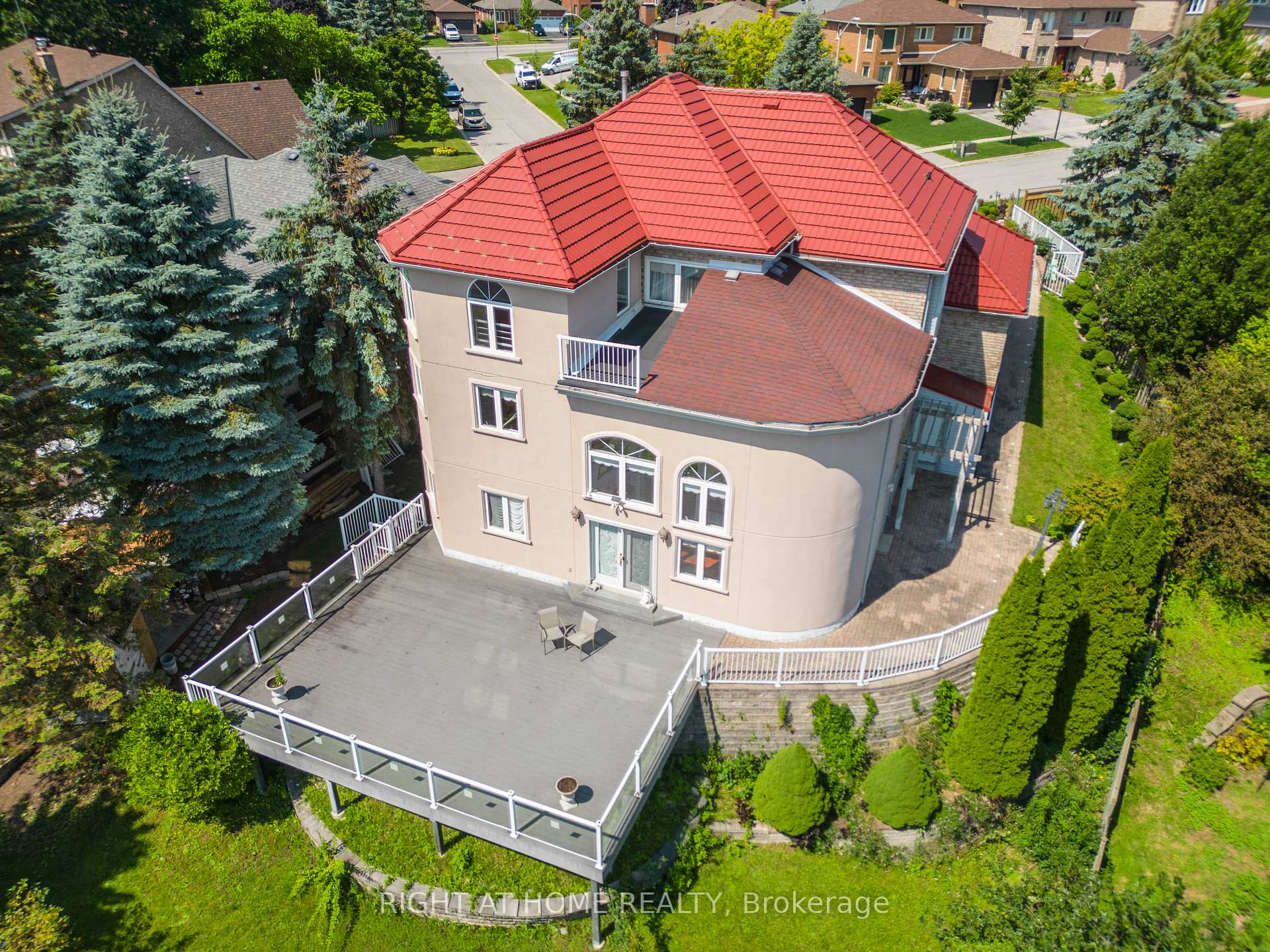 Photo 11 of 11 Thackeray Crescent, Barrie, Letitia Heights — HOMEH