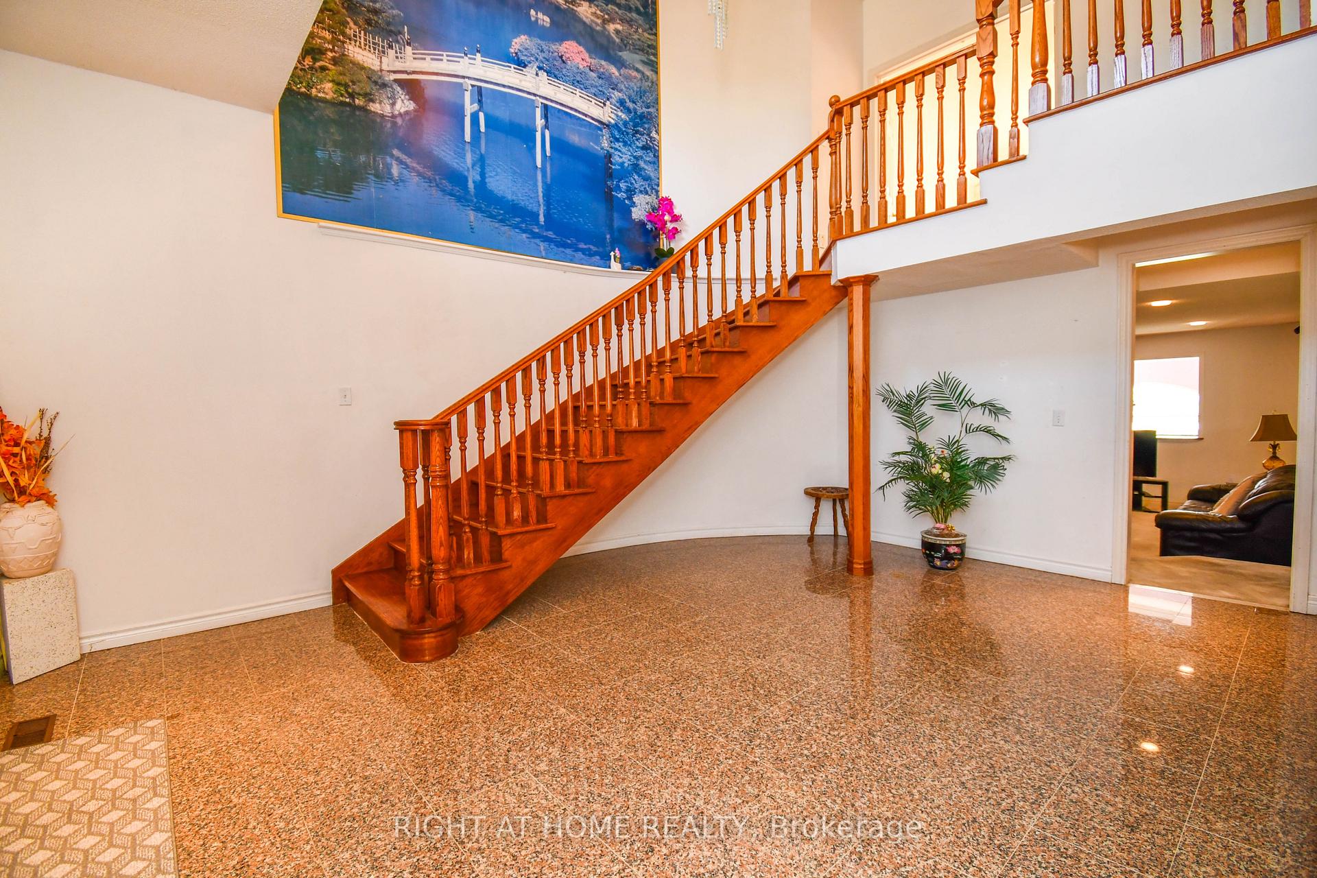 Photo 18 of 11 Thackeray Crescent, Barrie, Letitia Heights — HOMEH