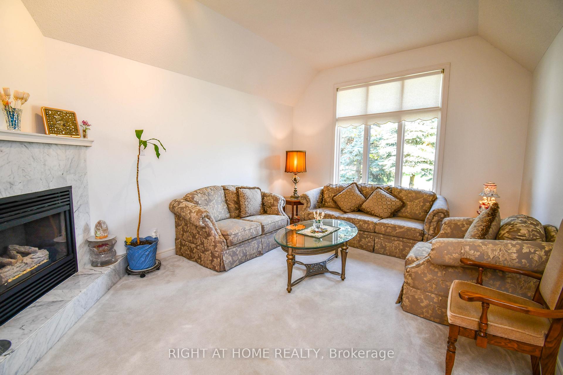 Photo 19 of 11 Thackeray Crescent, Barrie, Letitia Heights — HOMEH