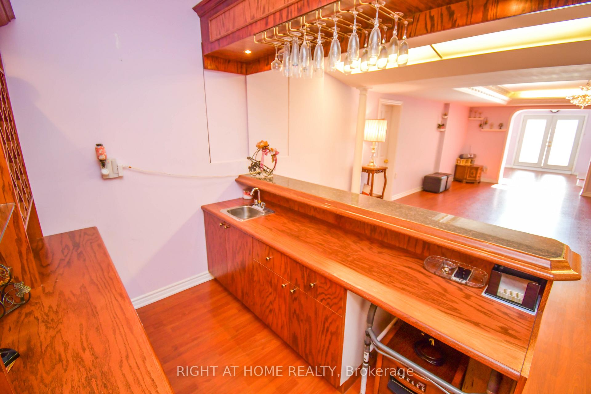 Photo 31 of 11 Thackeray Crescent, Barrie, Letitia Heights — HOMEH