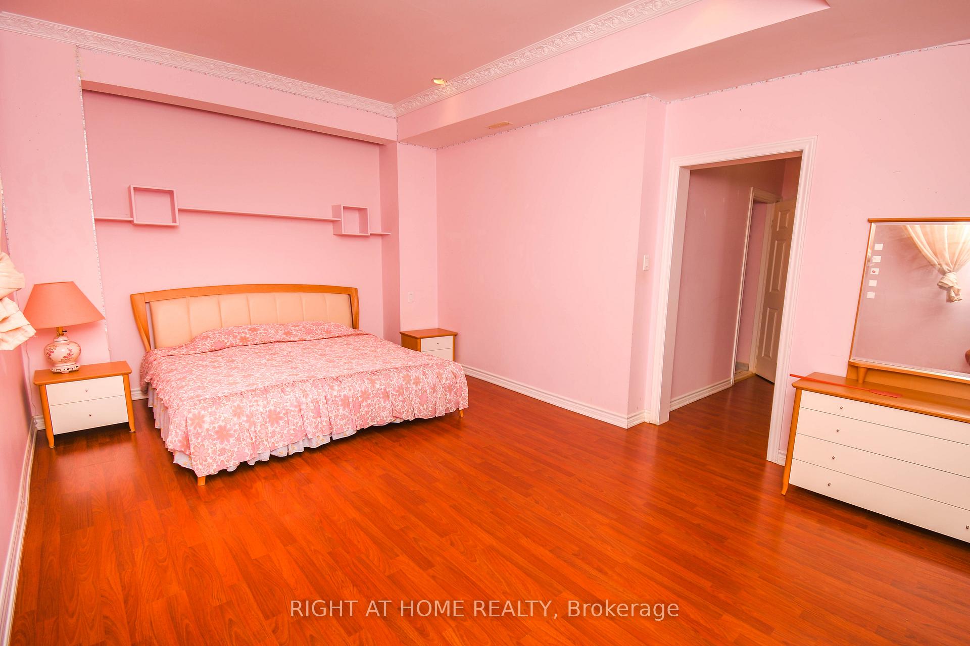 Photo 32 of 11 Thackeray Crescent, Barrie, Letitia Heights — HOMEH