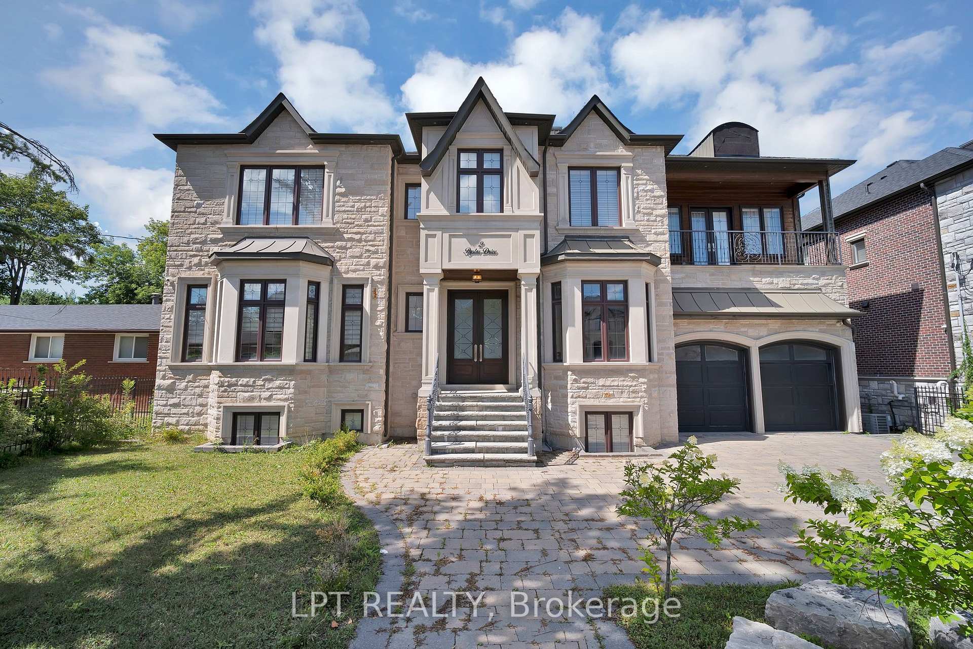 Photo 1 of 2 Poplar Drive, Richmond Hill, Oak Ridges — HOMEH
