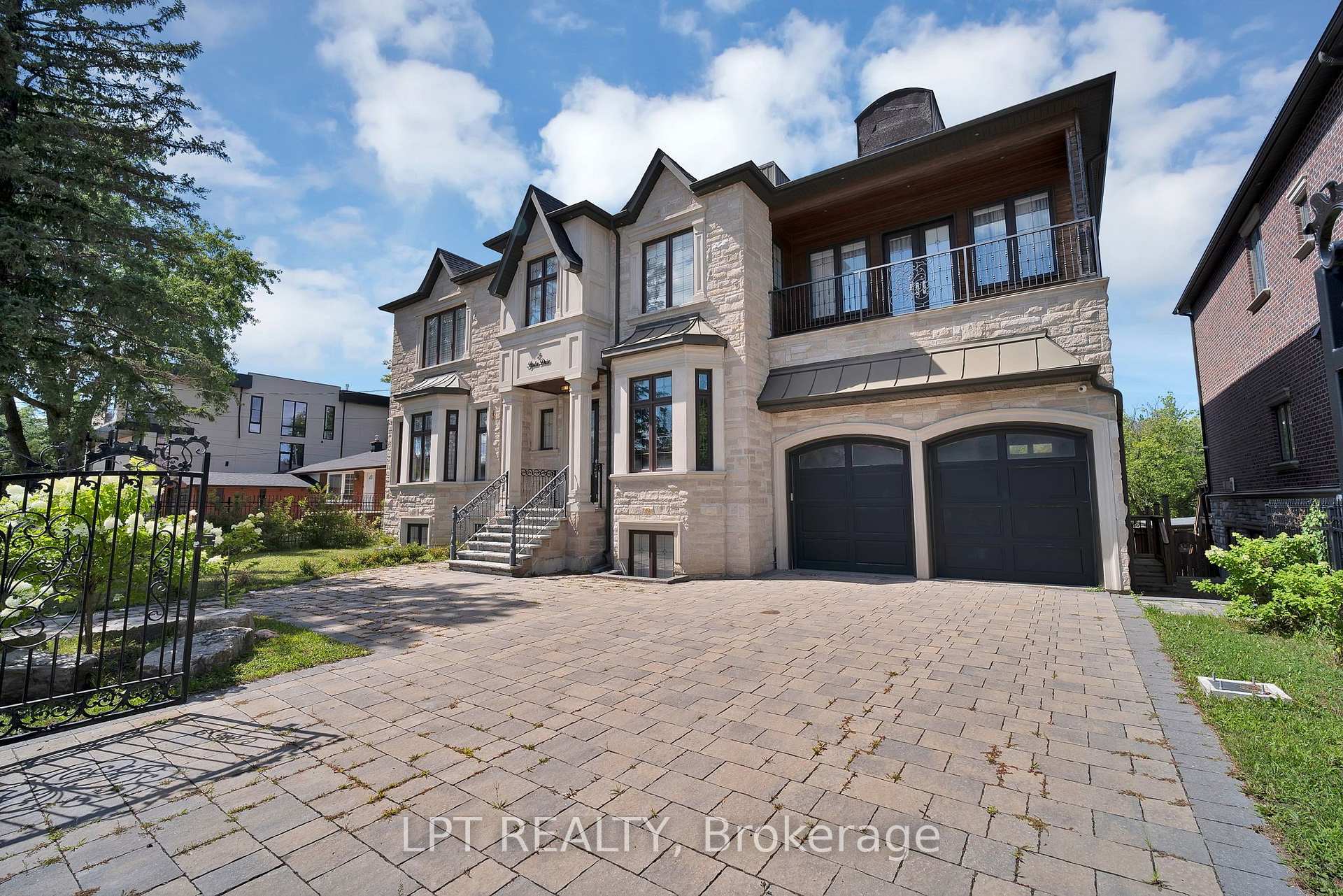 Photo 2 of 2 Poplar Drive, Richmond Hill, Oak Ridges — HOMEH