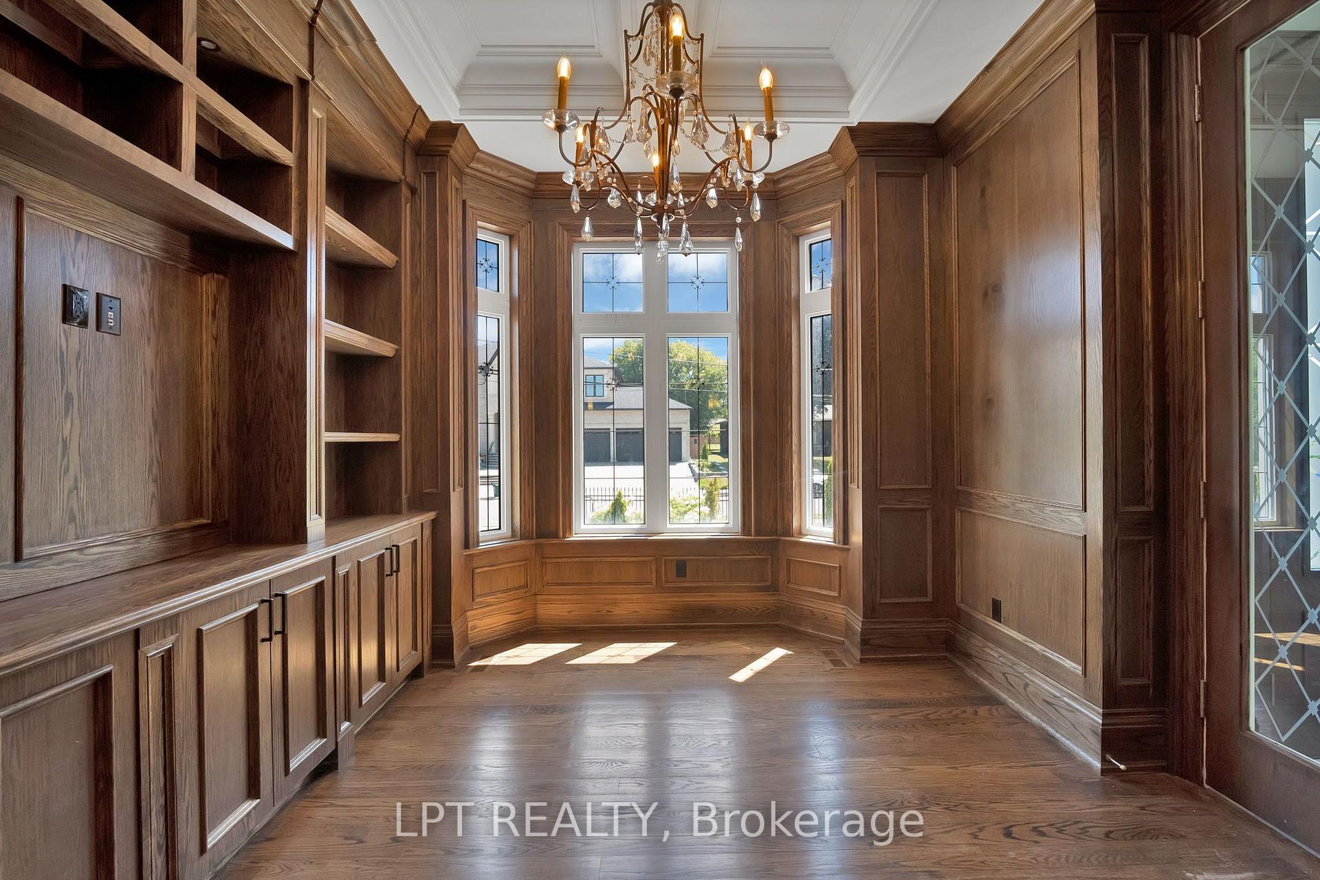 Photo 4 of 2 Poplar Drive, Richmond Hill, Oak Ridges — HOMEH